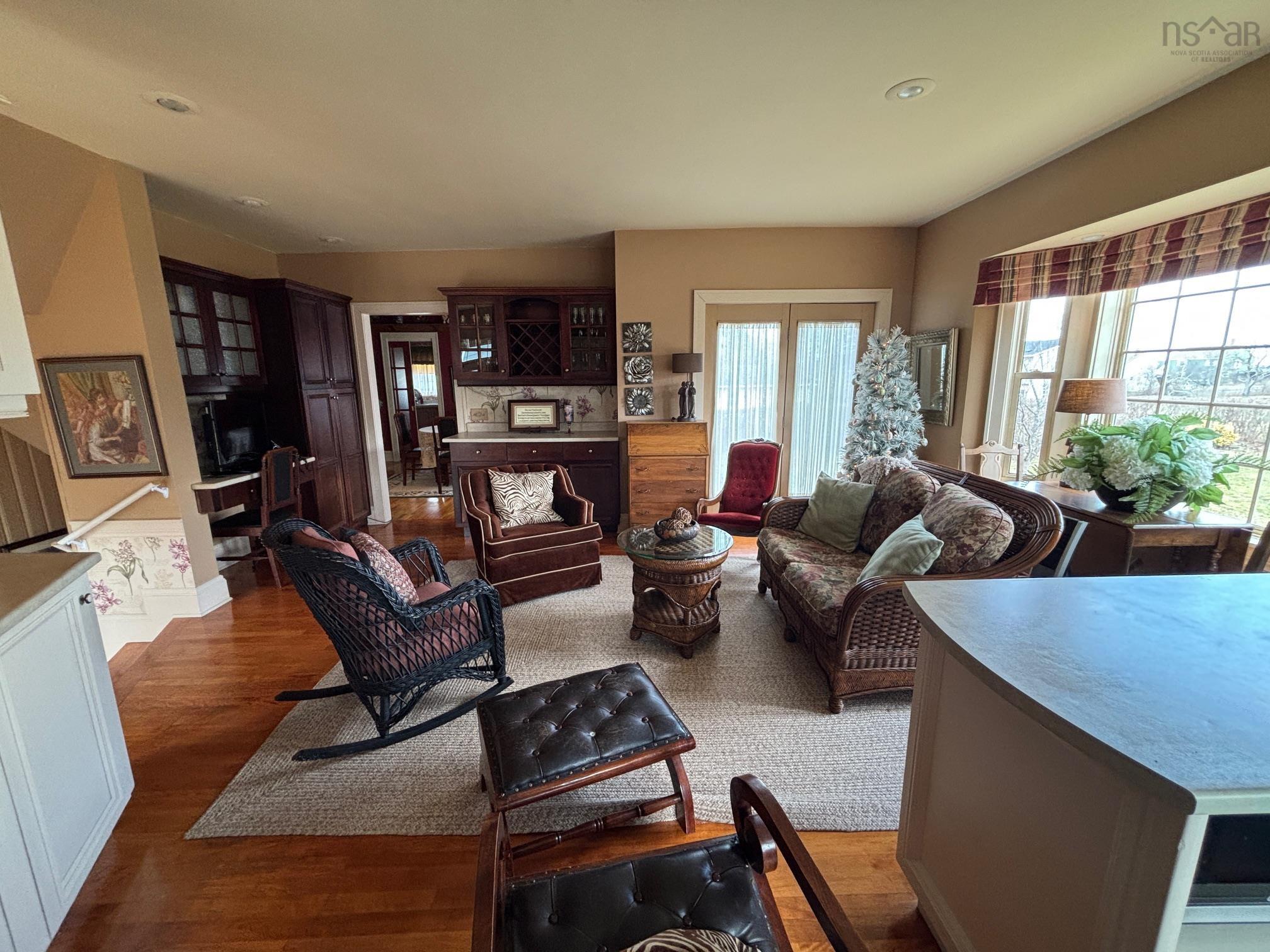 $299,900.00: 650 George Street, New Waterford