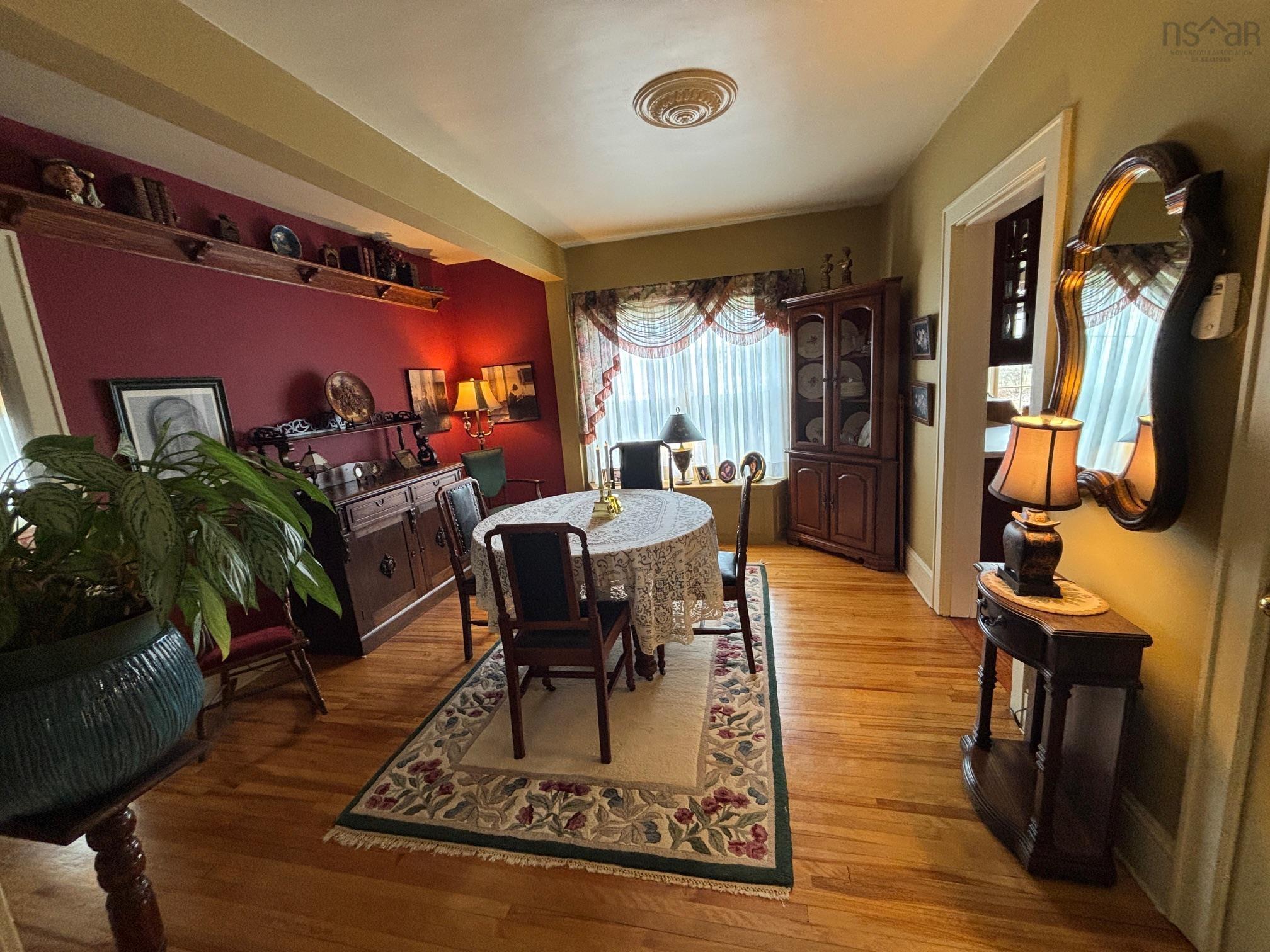 $299,900.00: 650 George Street, New Waterford