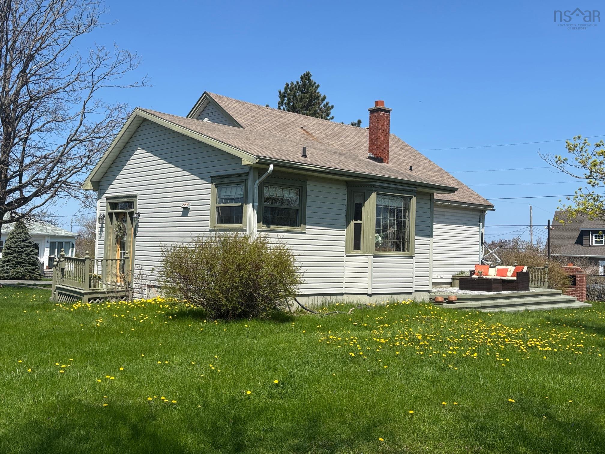 $299,900.00: 650 George Street, New Waterford
