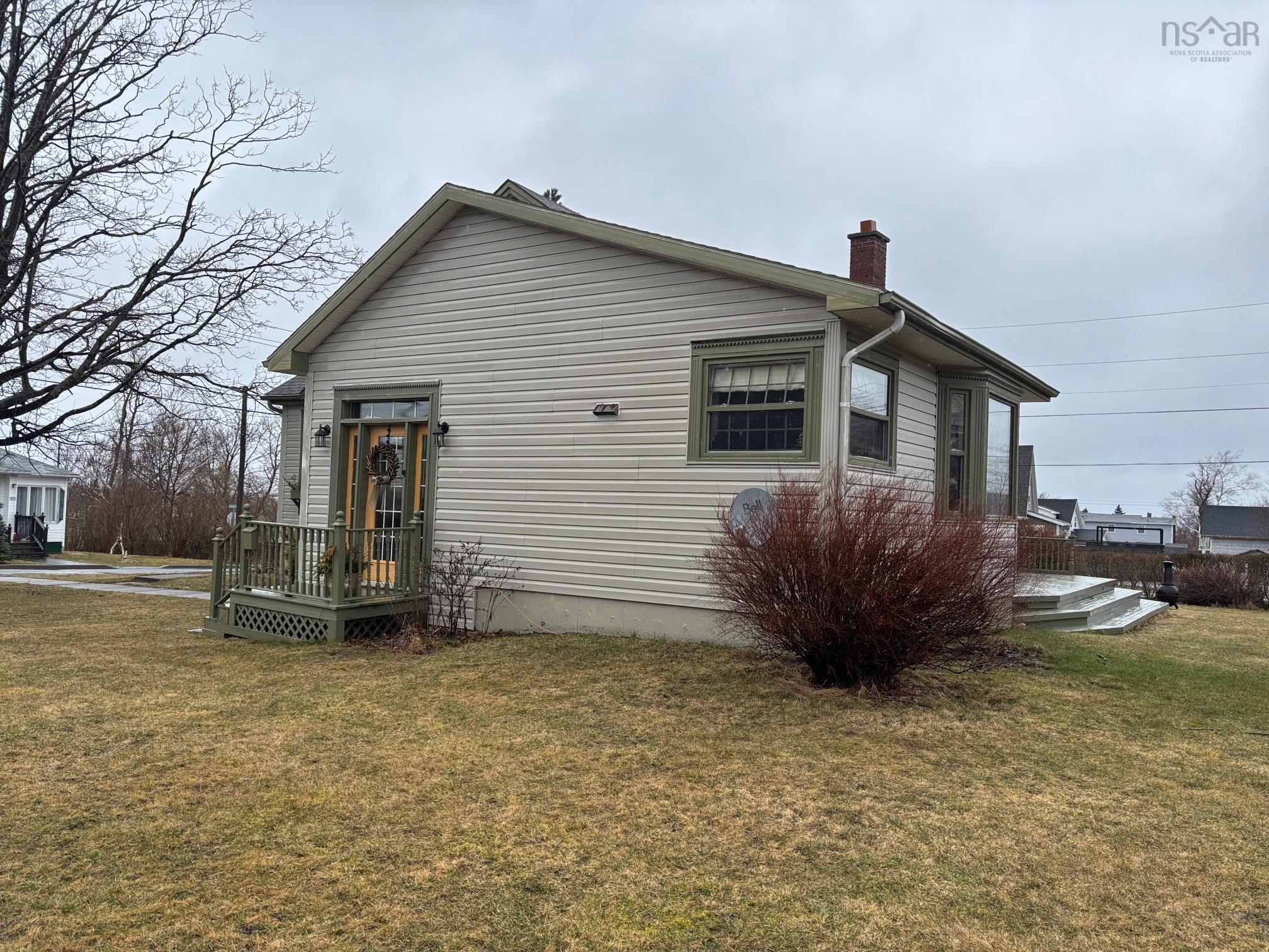 $299,900.00: 650 George Street, New Waterford