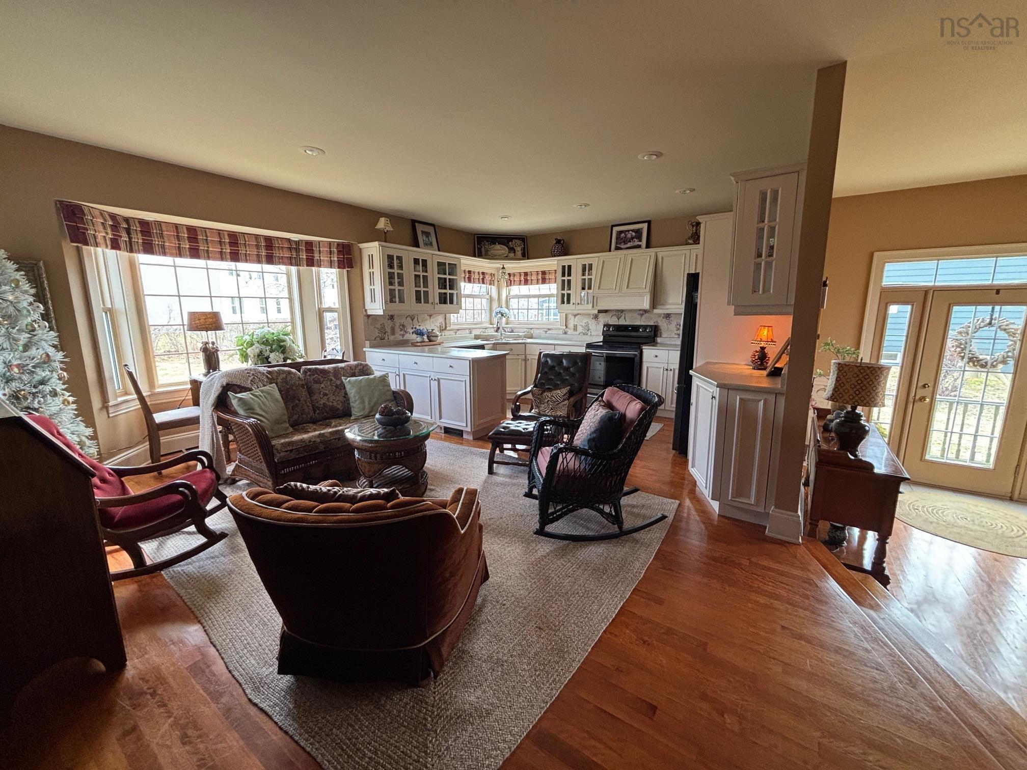 $299,900.00: 650 George Street, New Waterford