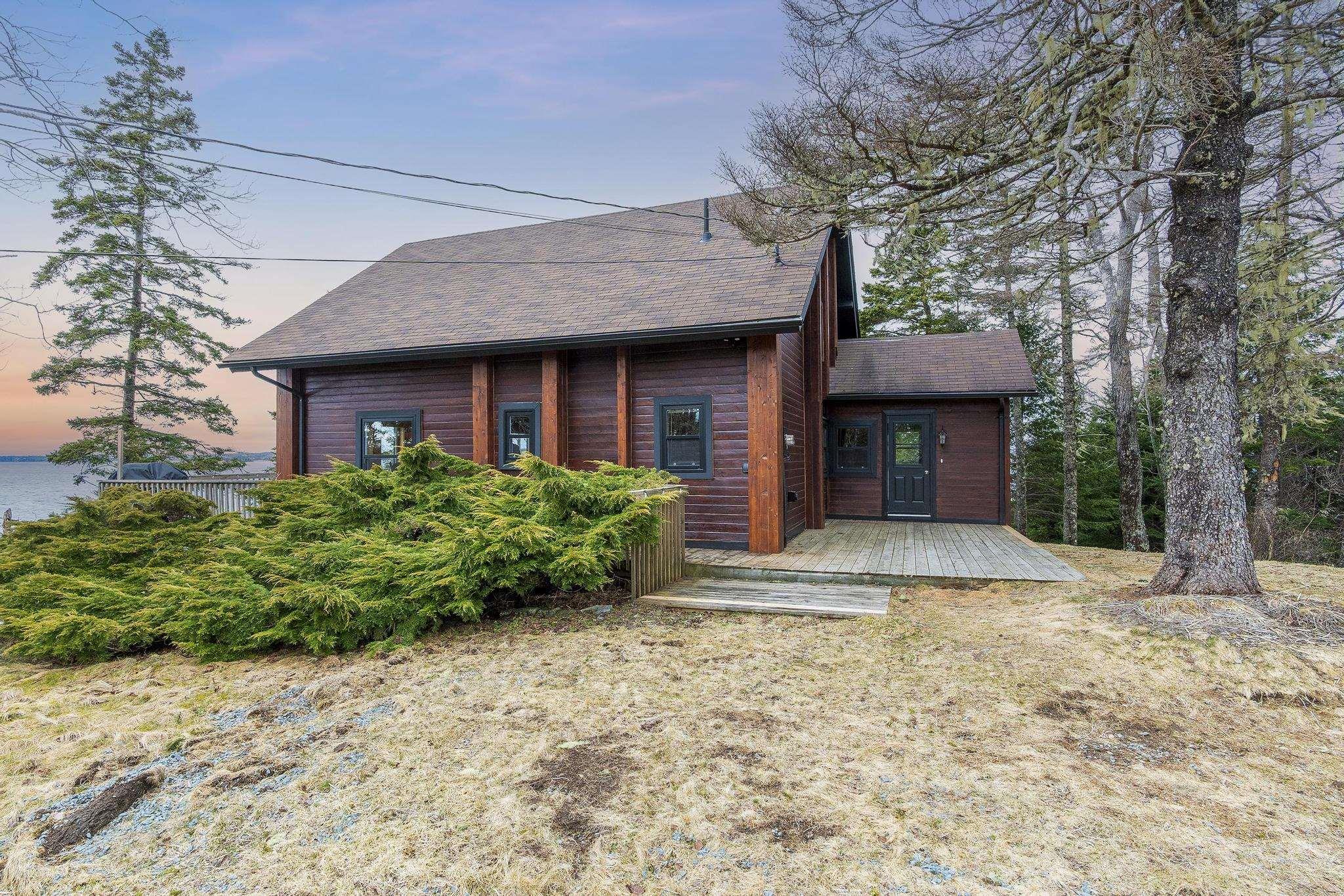 $724,900.00: 208 East Jeddore Road, Oyster Pond