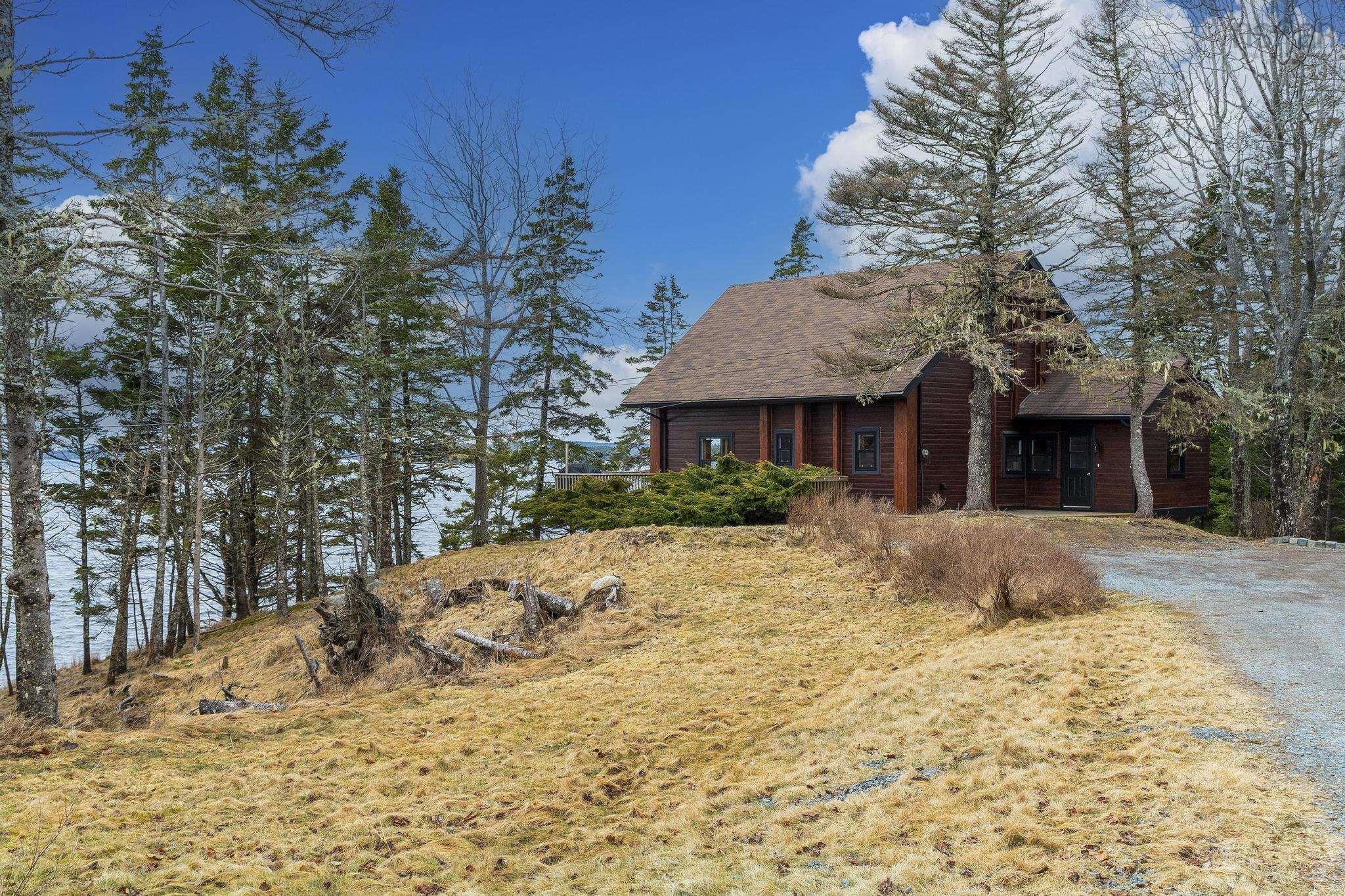 $724,900.00: 208 East Jeddore Road, Oyster Pond
