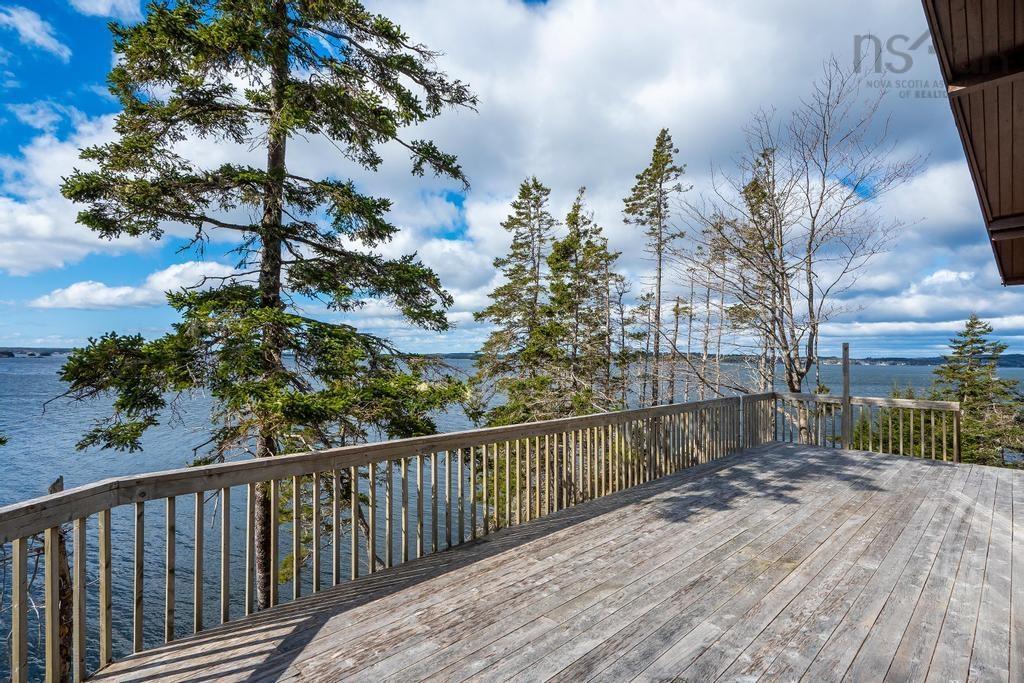 $724,900.00: 208 East Jeddore Road, Oyster Pond