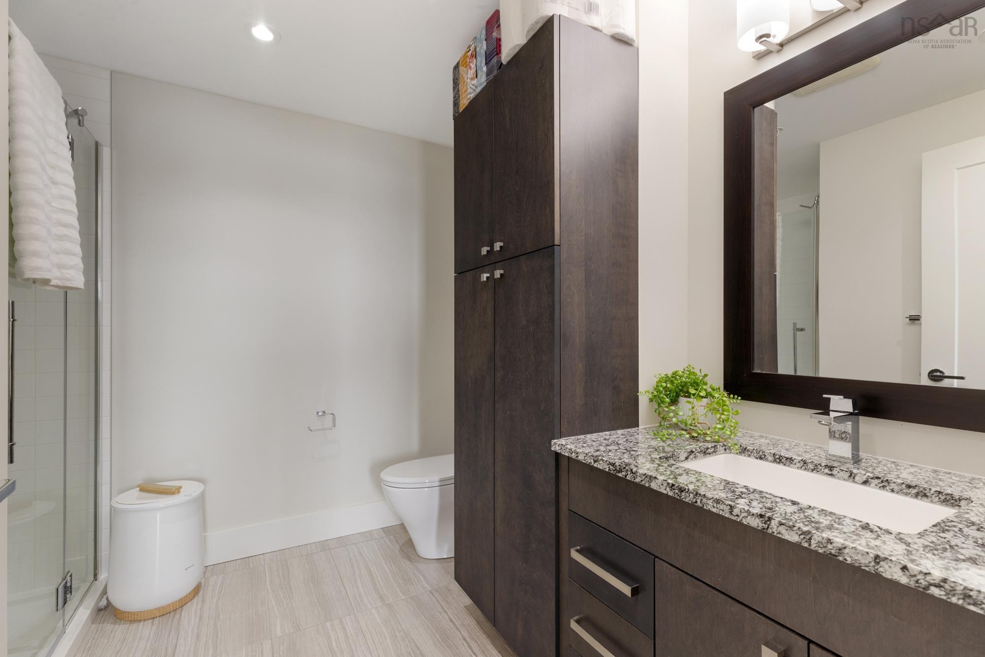$699,900.00: 203 67 Kings Wharf Place, Dartmouth