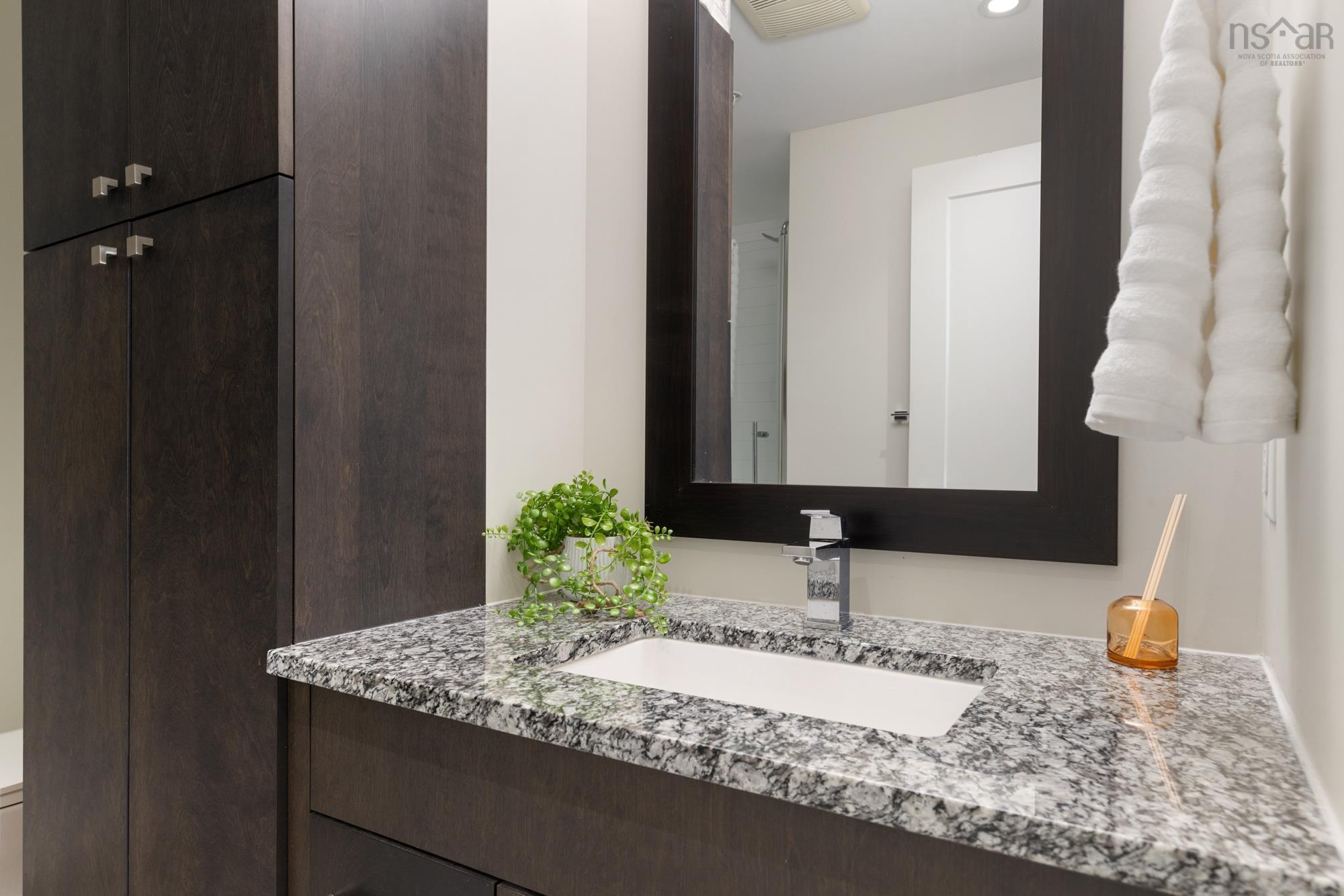$699,900.00: 203 67 Kings Wharf Place, Dartmouth