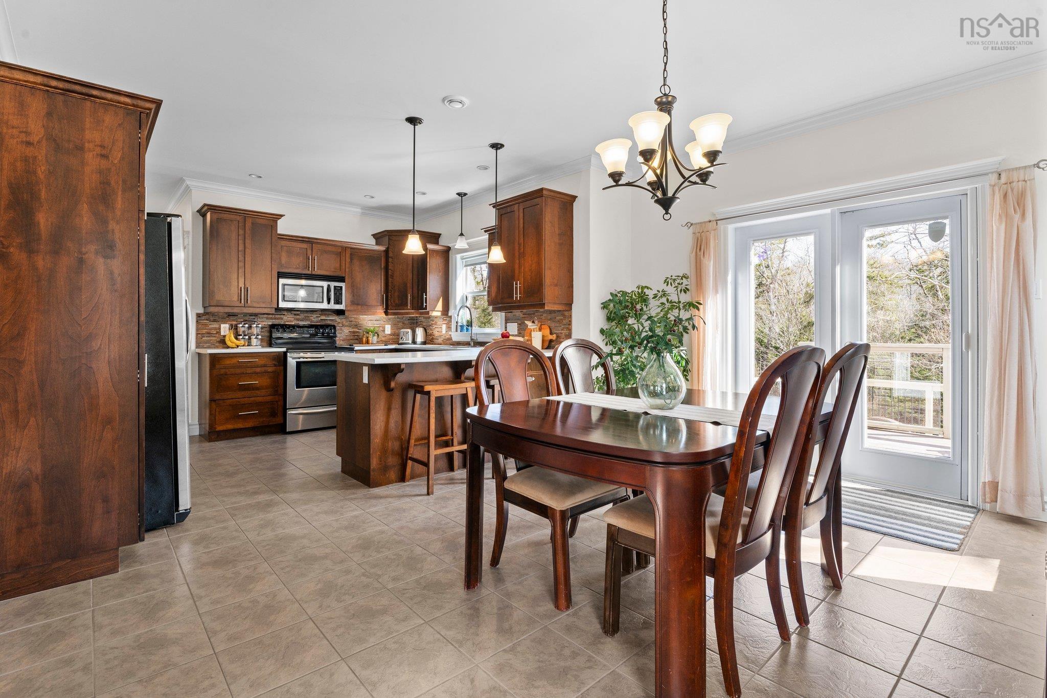 $829,900.00: 74 Buckingham Drive, Stillwater Lake