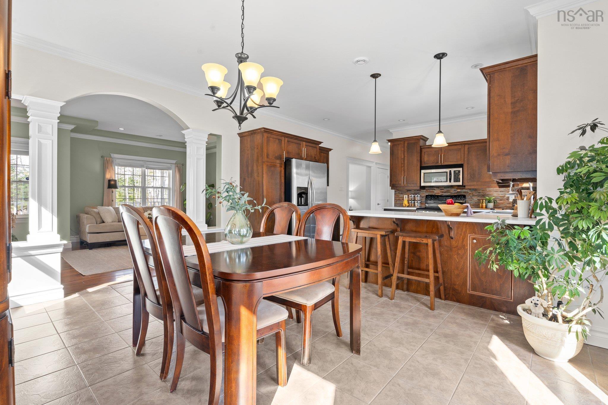 $829,900.00: 74 Buckingham Drive, Stillwater Lake