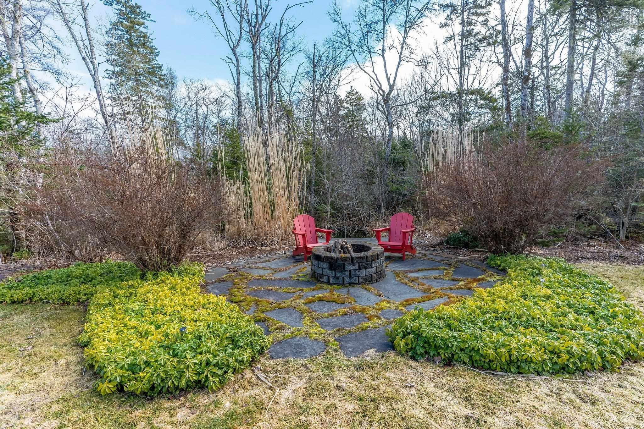 $829,900.00: 74 Buckingham Drive, Stillwater Lake