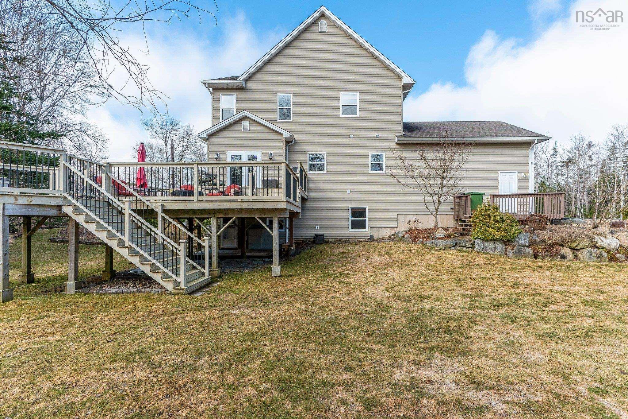 $829,900.00: 74 Buckingham Drive, Stillwater Lake