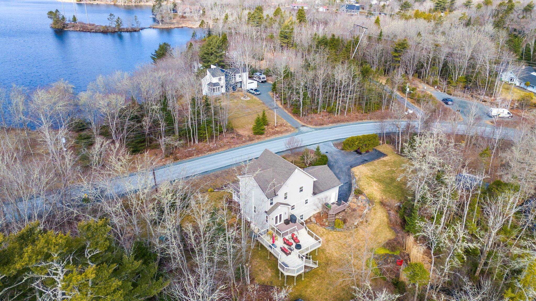 $829,900.00: 74 Buckingham Drive, Stillwater Lake