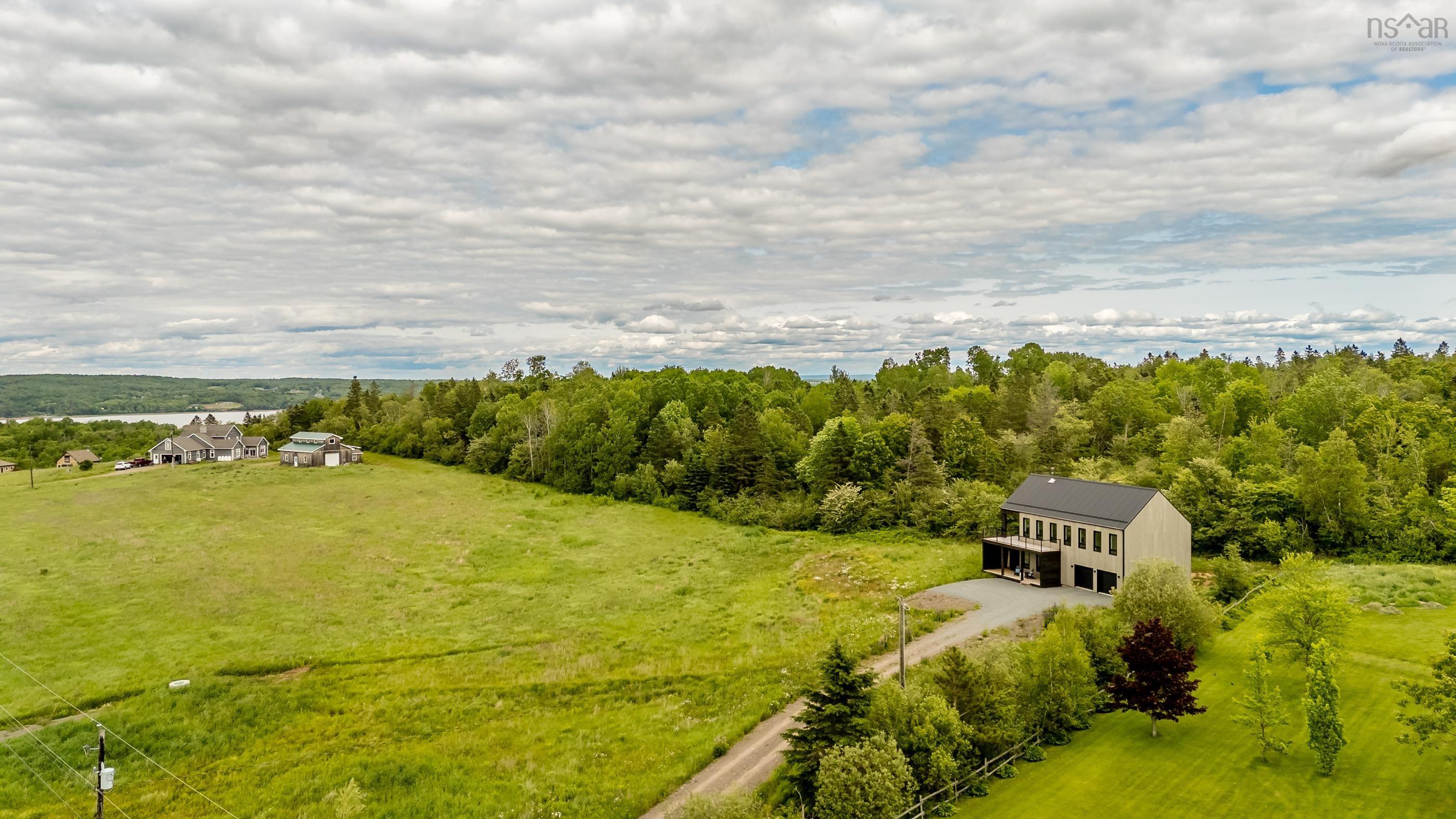 $949,000.00: 304 Hutchinson Road, Lockhartville