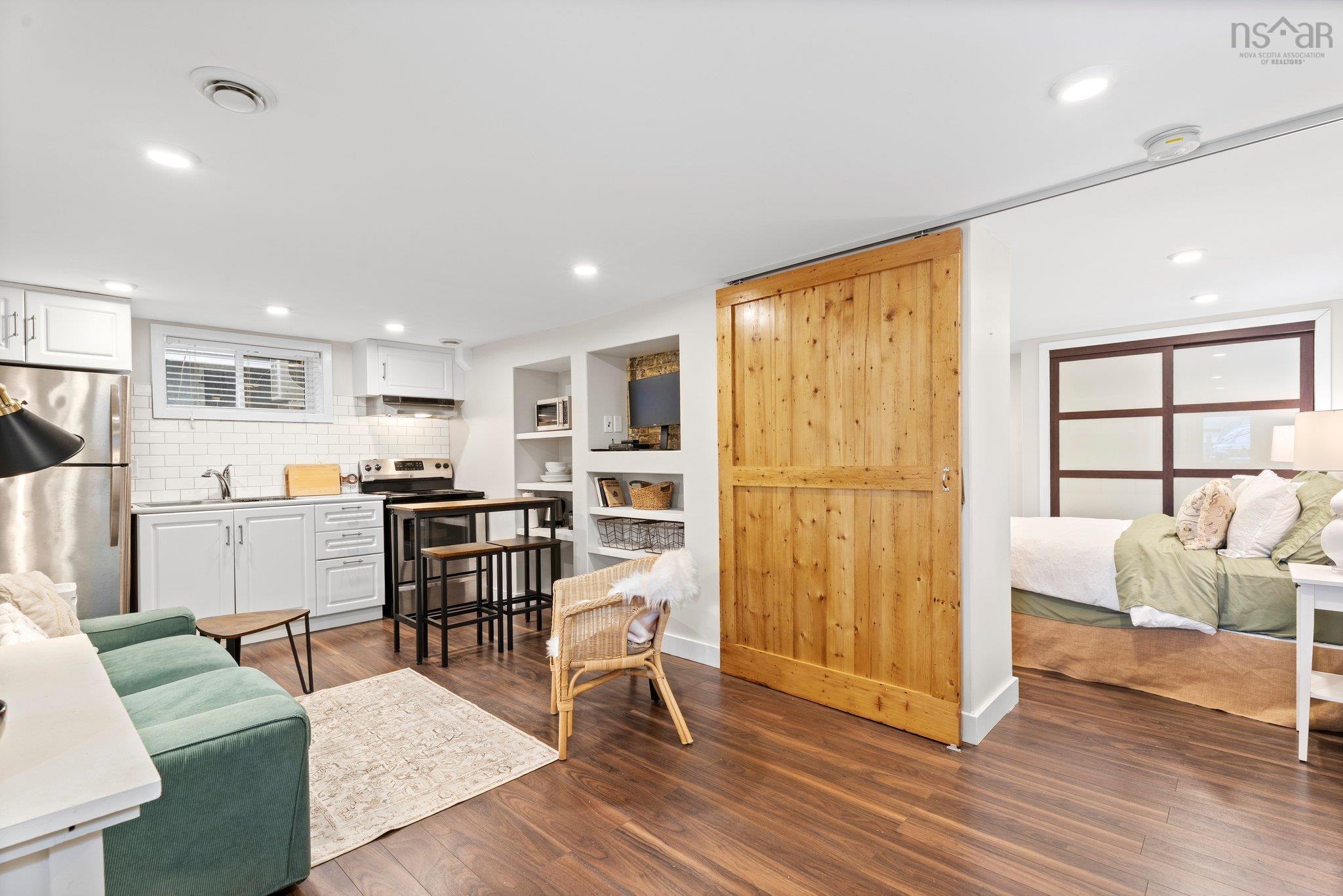 $899,000.00: 2516 Poplar Street, Halifax