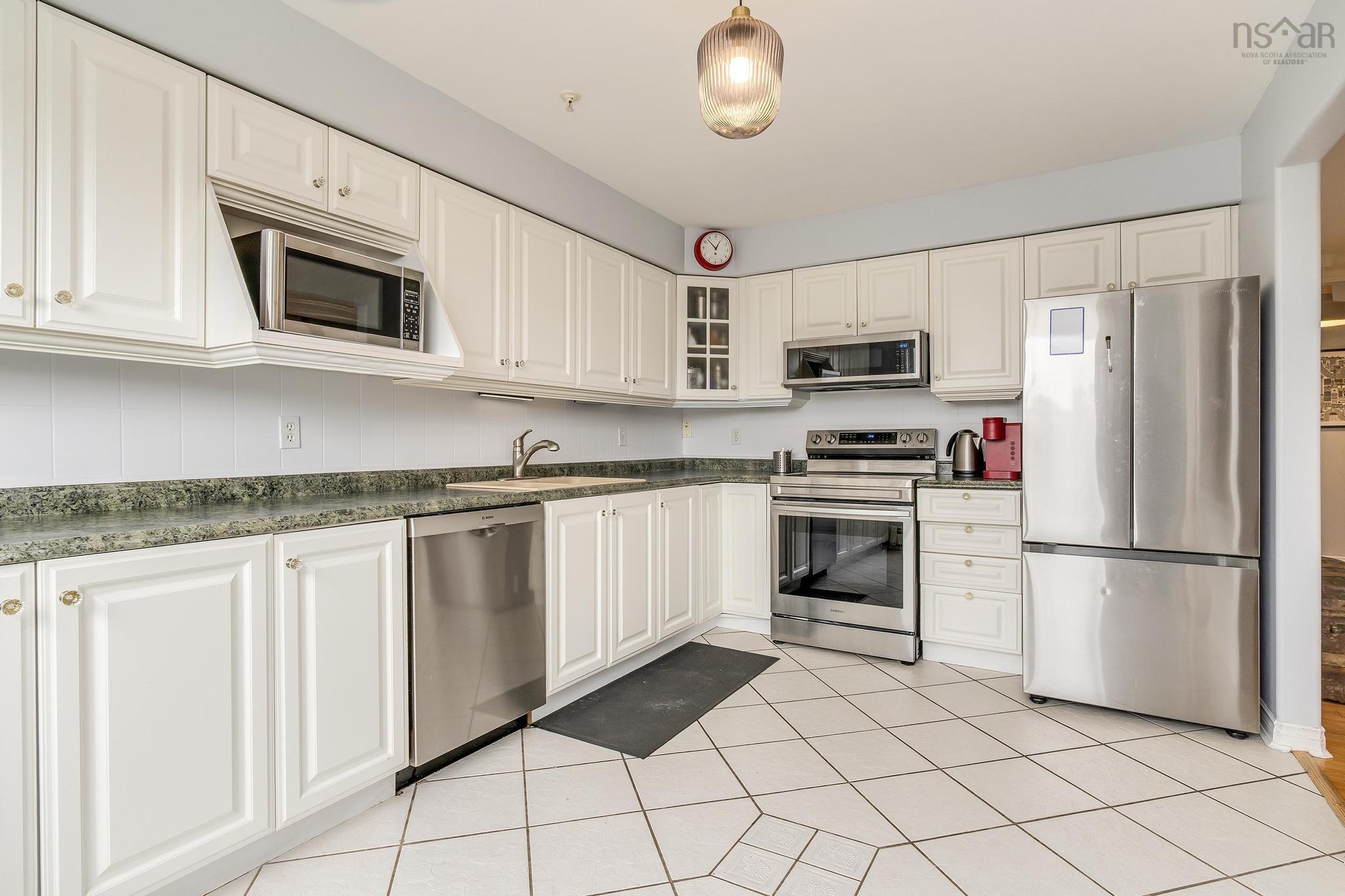 $474,900.00: 302 2 Lake Drive, Bedford