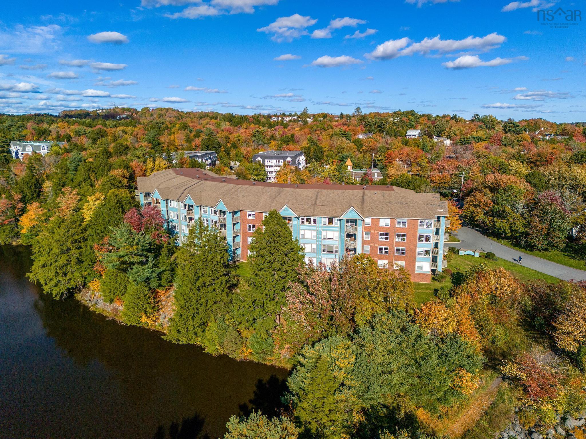 $474,900.00: 302 2 Lake Drive, Bedford