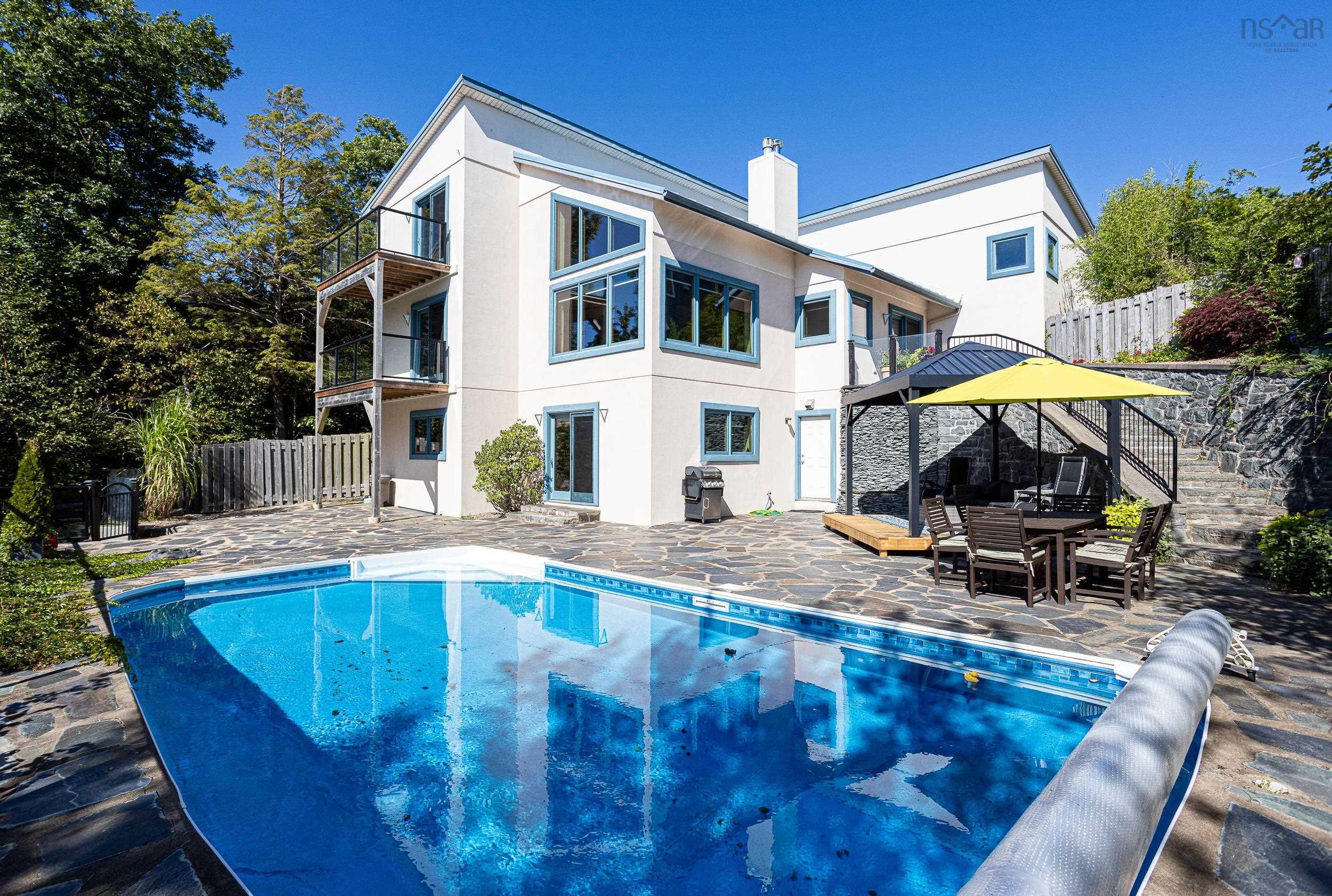 $1,350,000.00: 49 Fairway Grove, Dartmouth