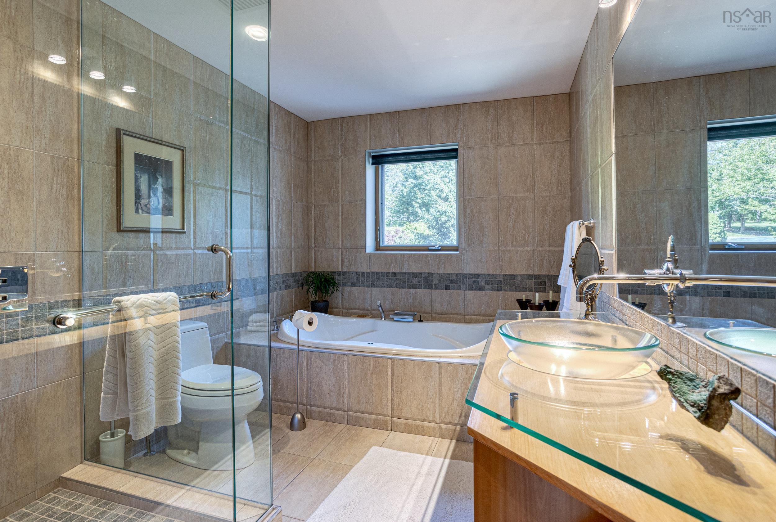 $1,350,000.00: 49 Fairway Grove, Dartmouth