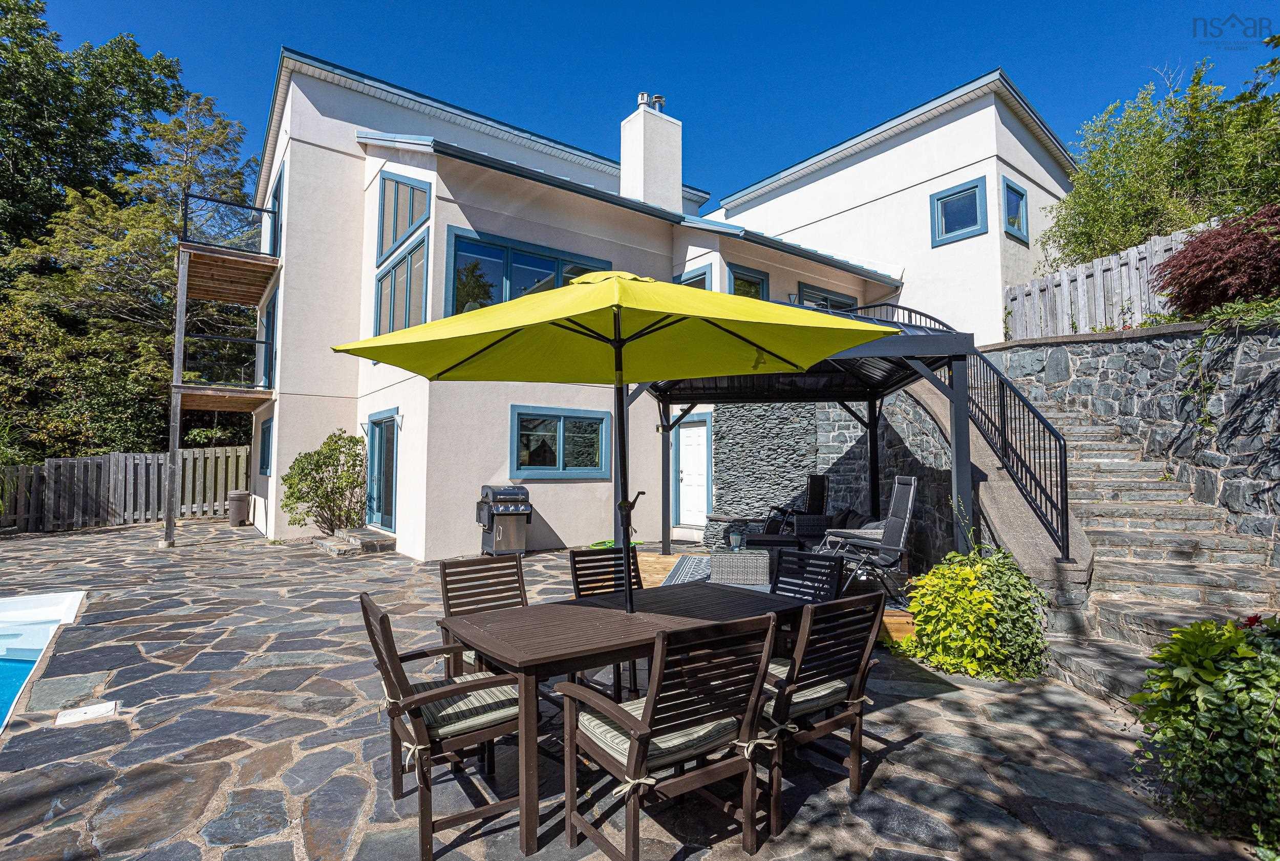 $1,350,000.00: 49 Fairway Grove, Dartmouth