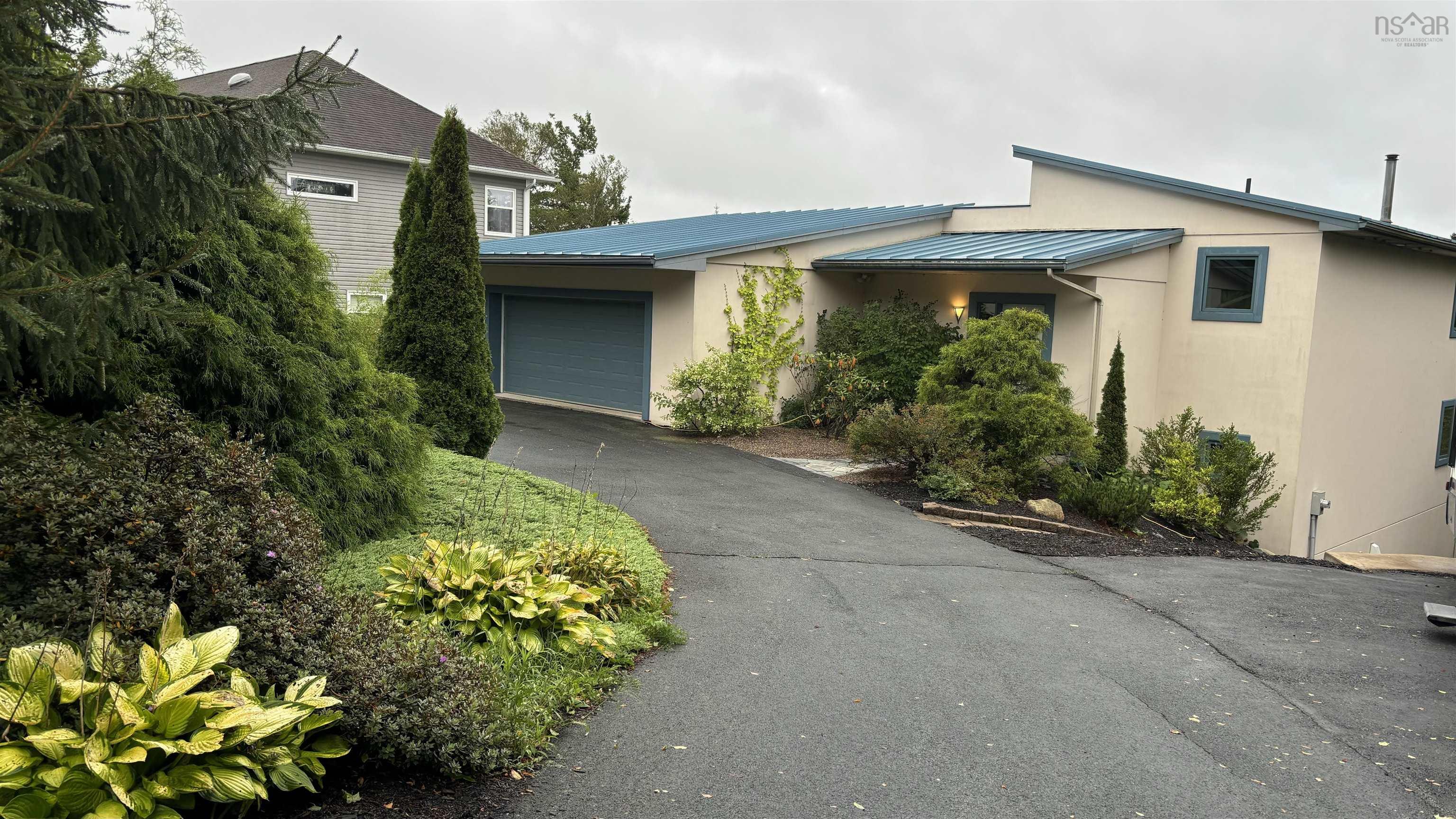 $1,350,000.00: 49 Fairway Grove, Dartmouth