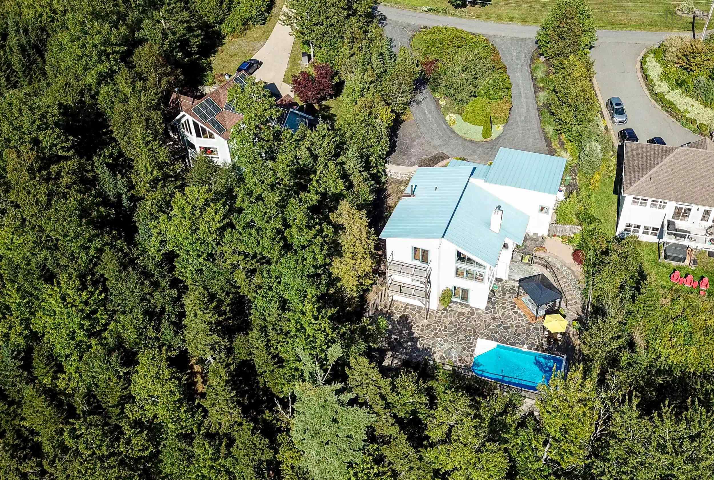$1,350,000.00: 49 Fairway Grove, Dartmouth