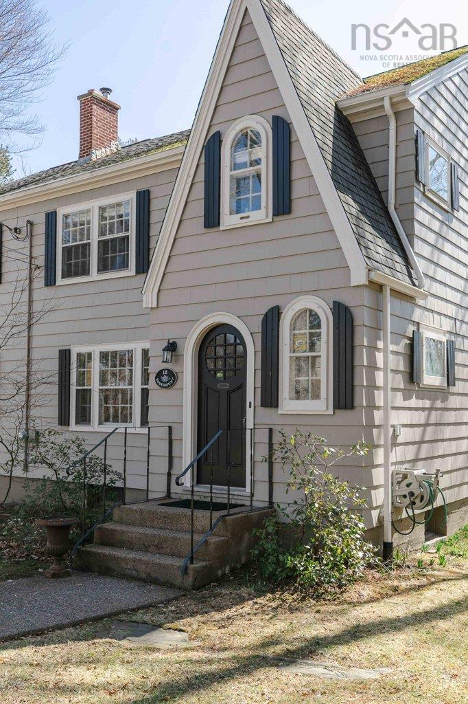 $899,900.00: 12 Rosemount Avenue, Halifax
