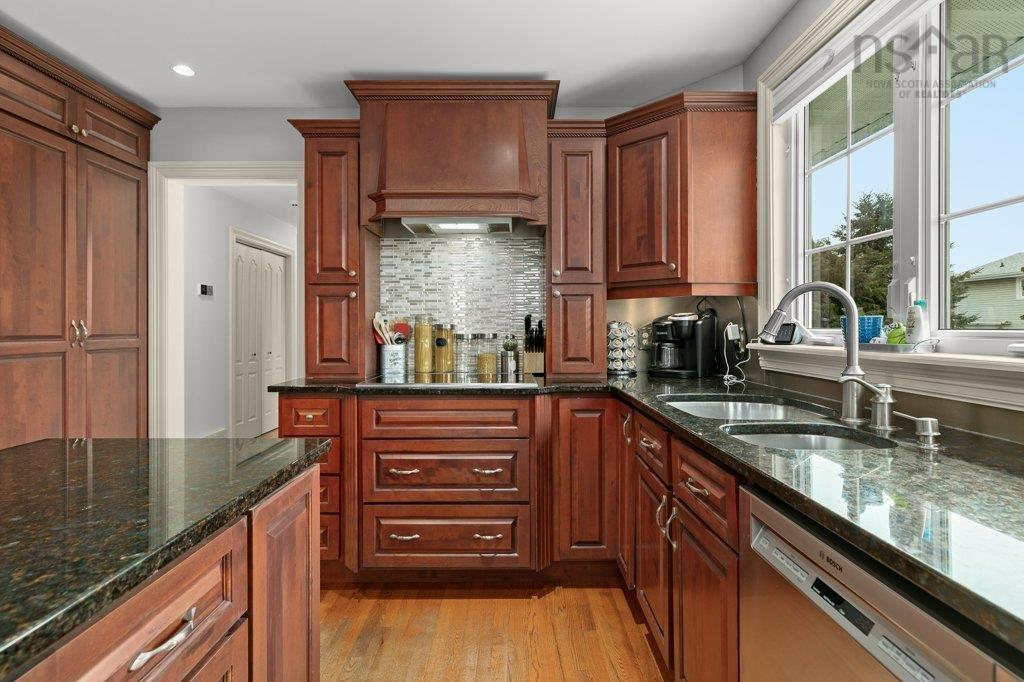 $659,000.00: 7 Kimberley Crescent, Dartmouth