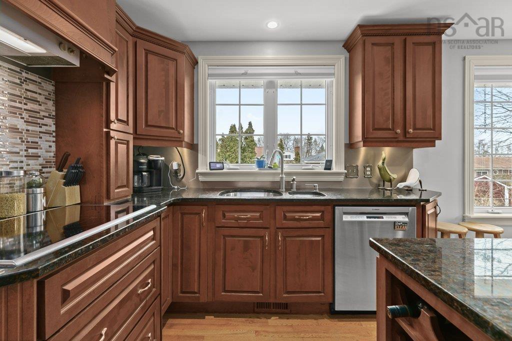 $659,000.00: 7 Kimberley Crescent, Dartmouth