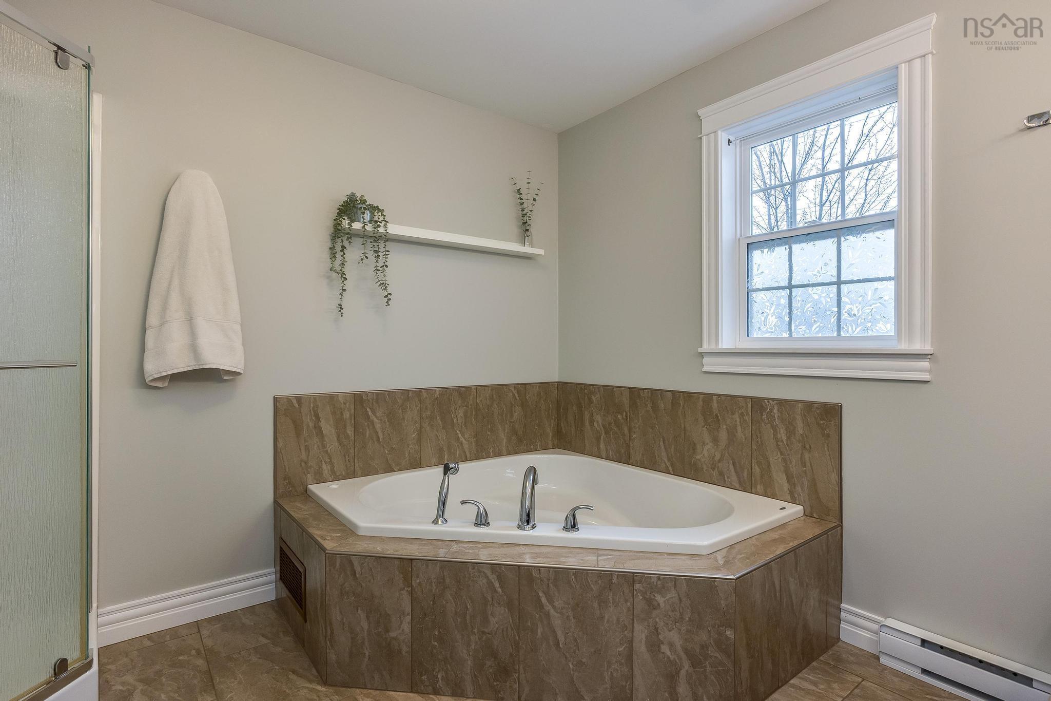 $619,900.00: 35 Acorn Lane, Kingston