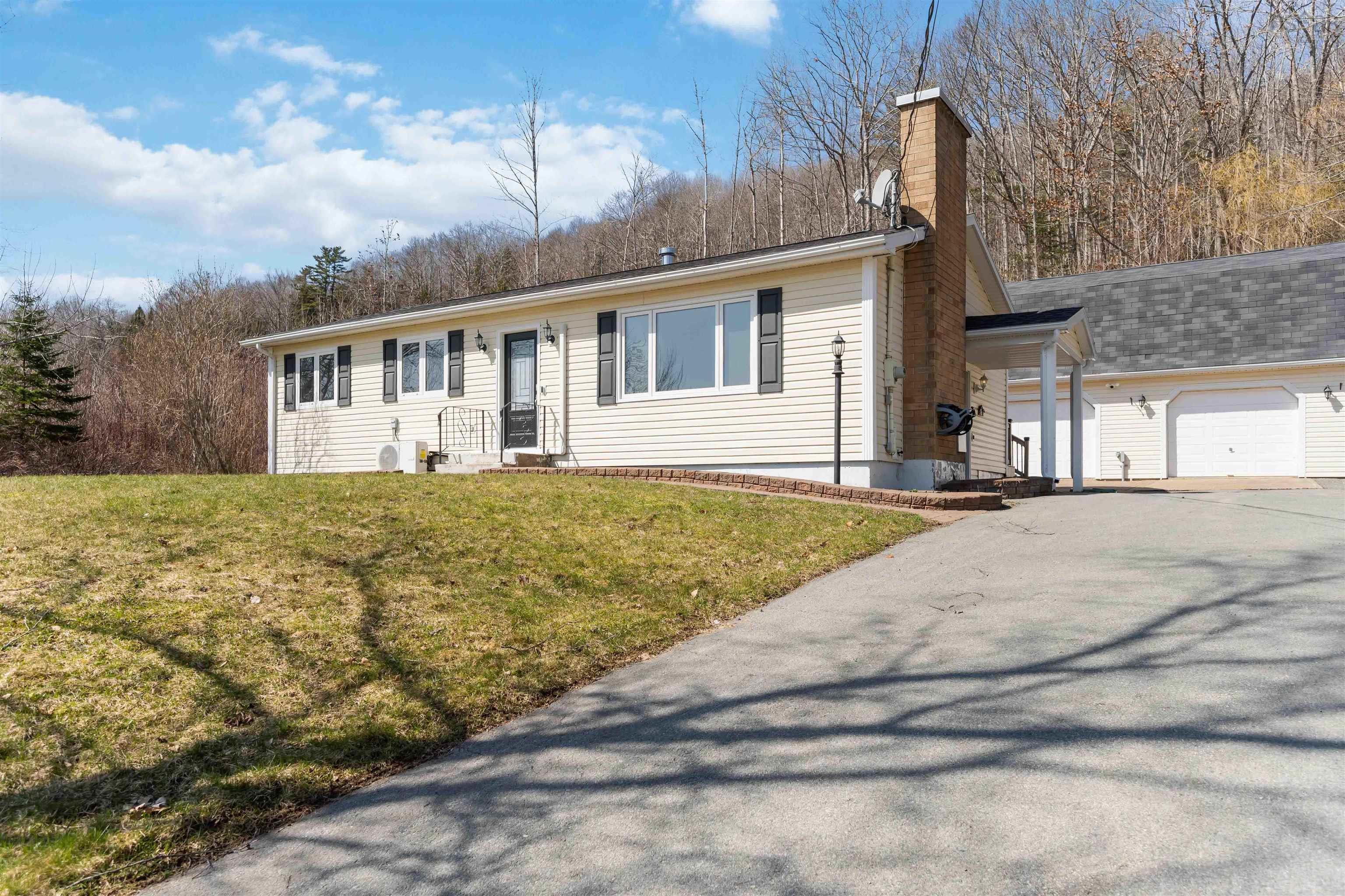 $499,900.00: 1689 White Rock Road, White Rock