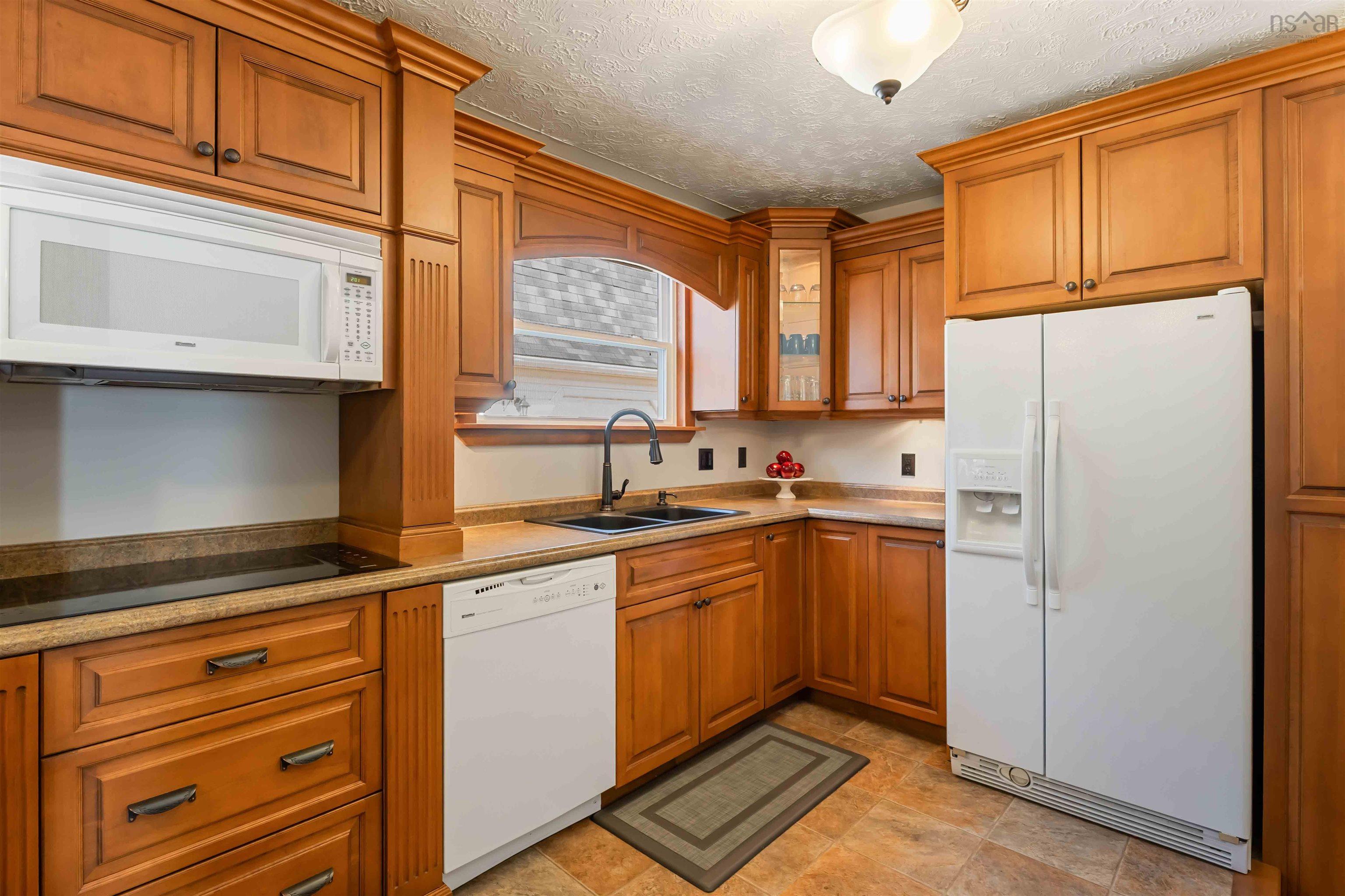 $499,900.00: 1689 White Rock Road, White Rock