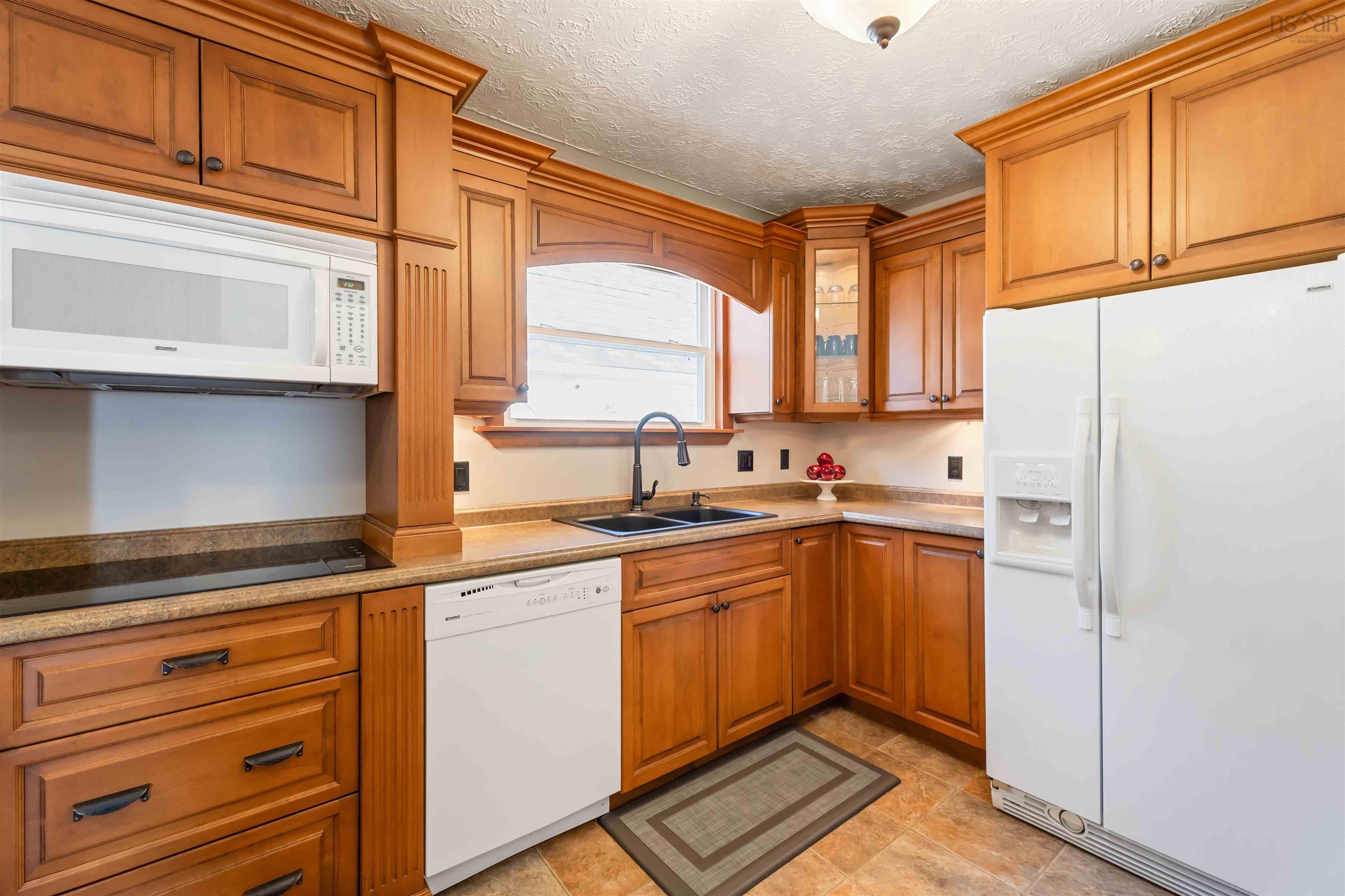 $499,900.00: 1689 White Rock Road, White Rock