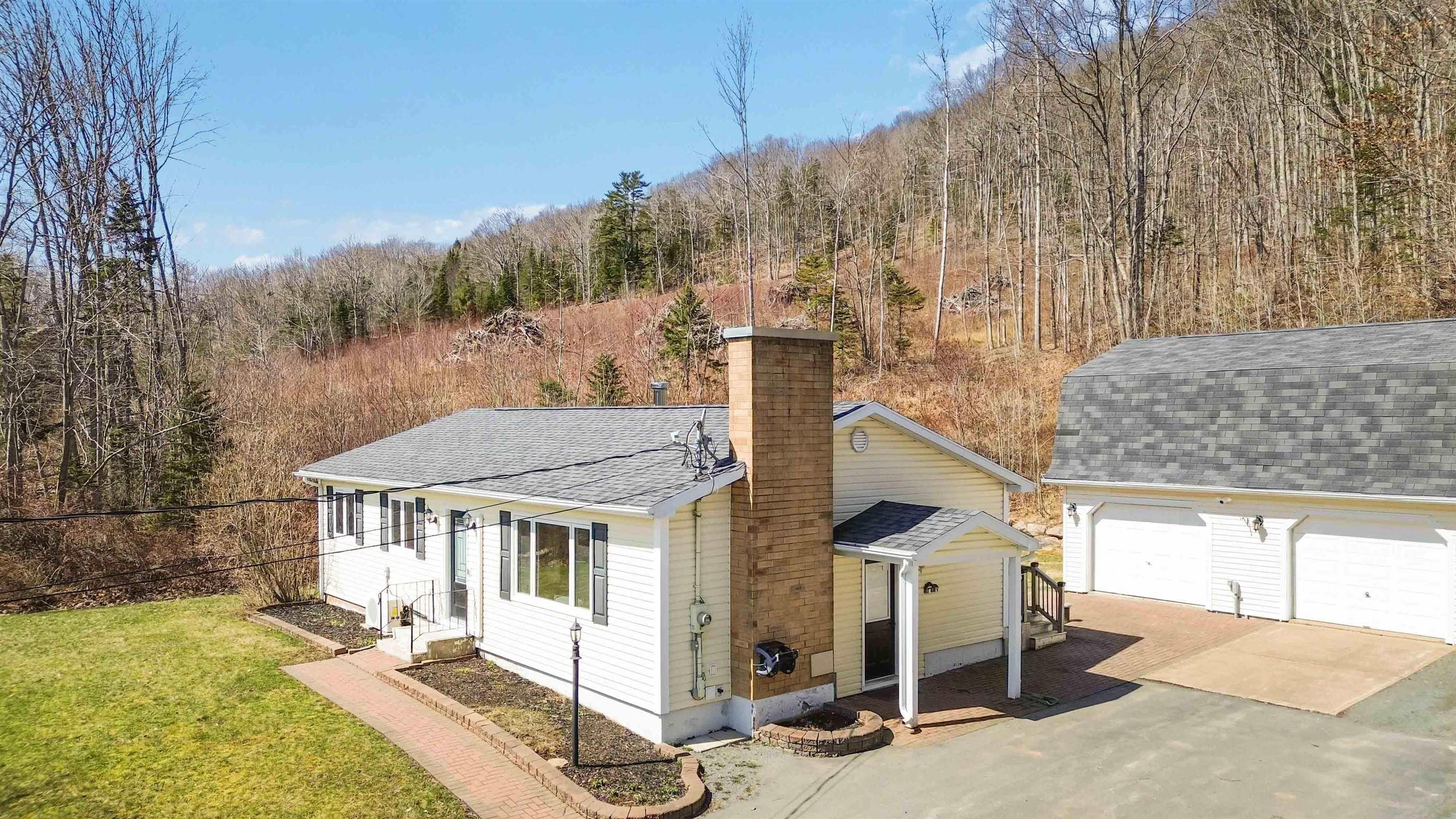 $499,900.00: 1689 White Rock Road, White Rock
