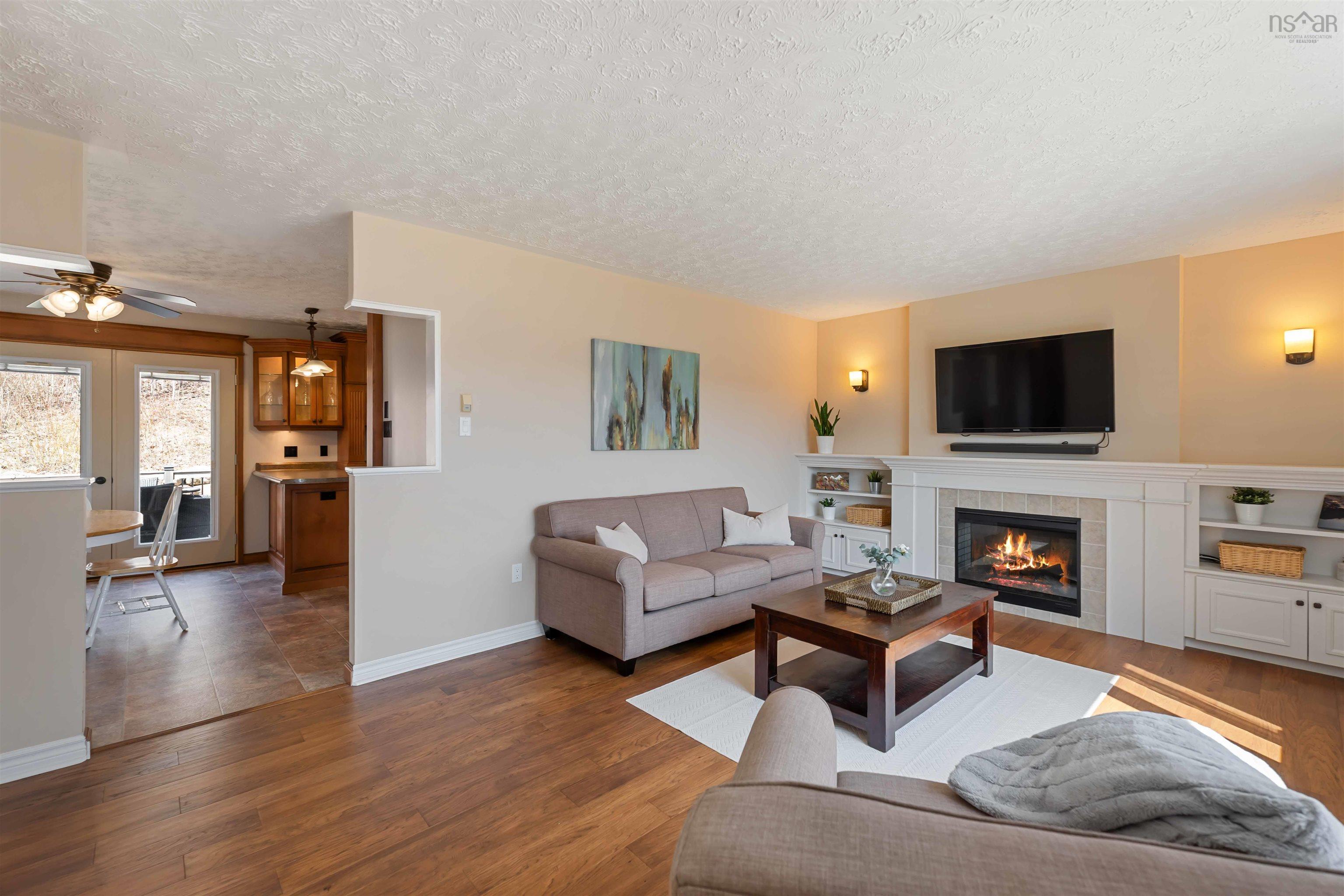 $499,900.00: 1689 White Rock Road, White Rock