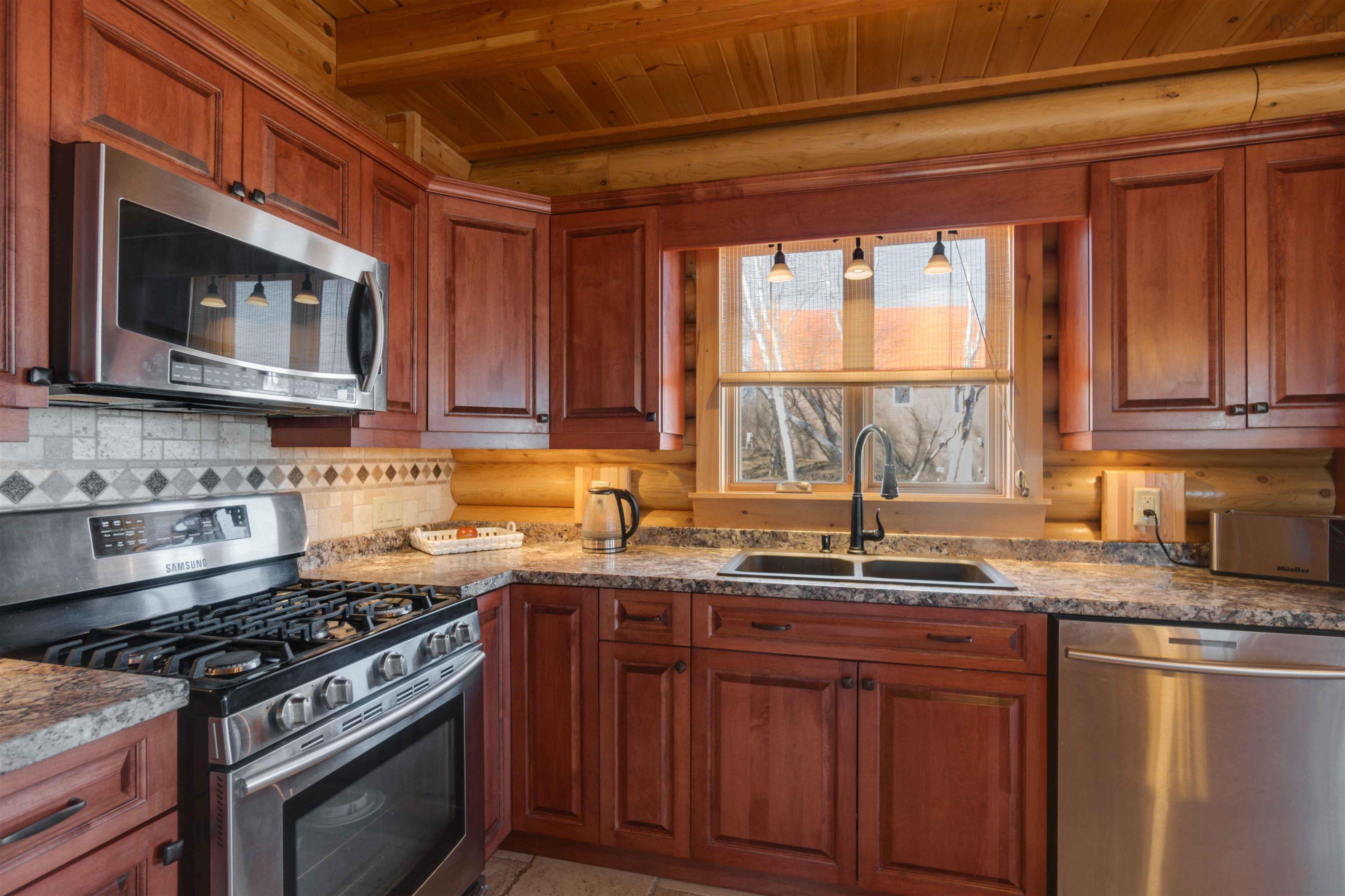 $799,900.00: 9 Karen Court, Cambridge