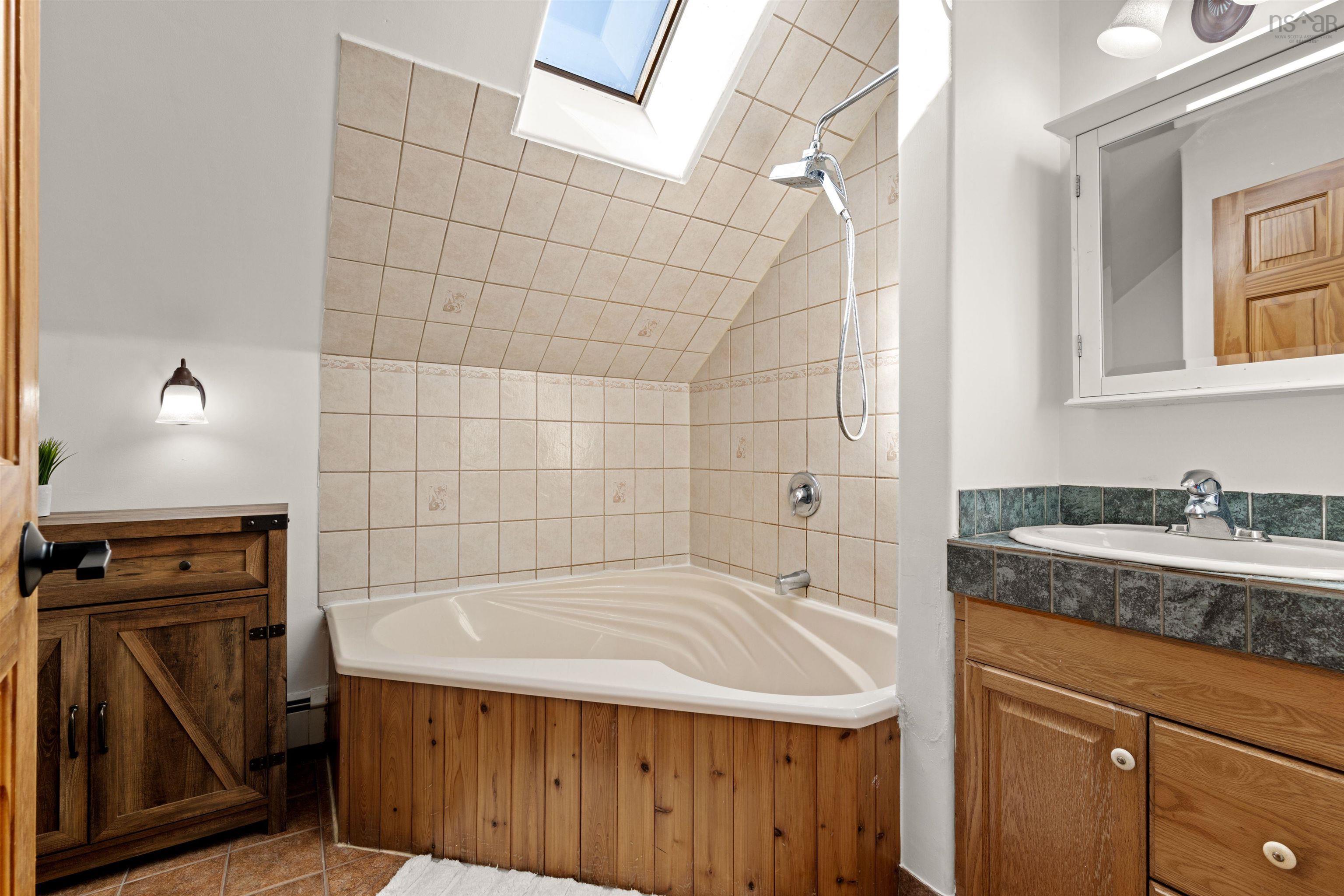 $635,000.00: 2241 Highway 332, Bayport