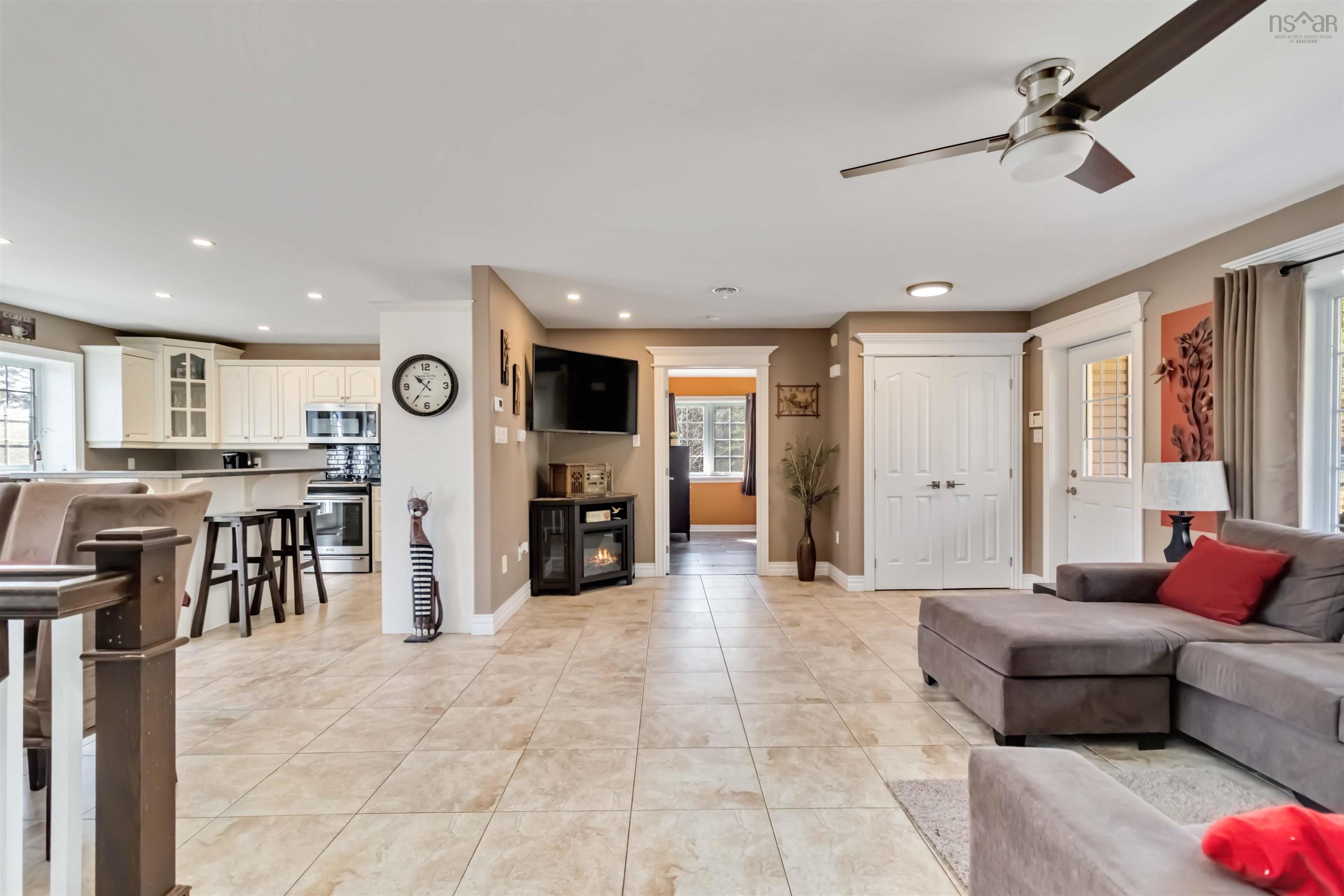 $699,900.00: 74 Deerhurst Lane, Beaver Bank