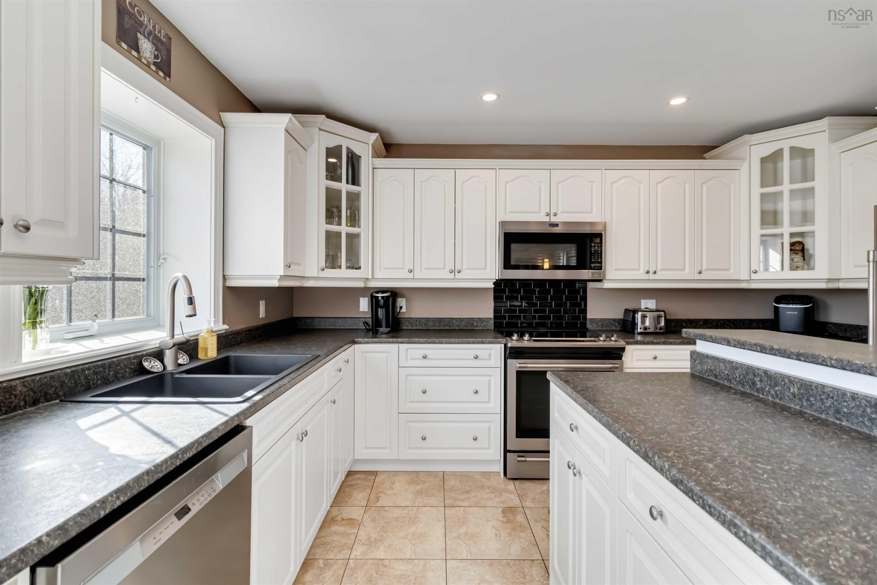 $699,900.00: 74 Deerhurst Lane, Beaver Bank