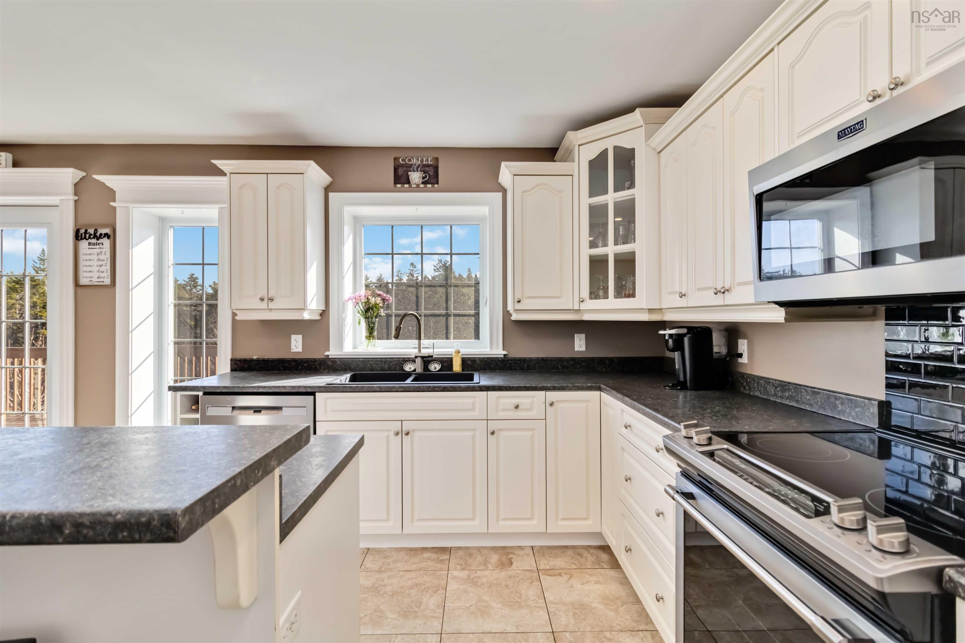 $699,900.00: 74 Deerhurst Lane, Beaver Bank