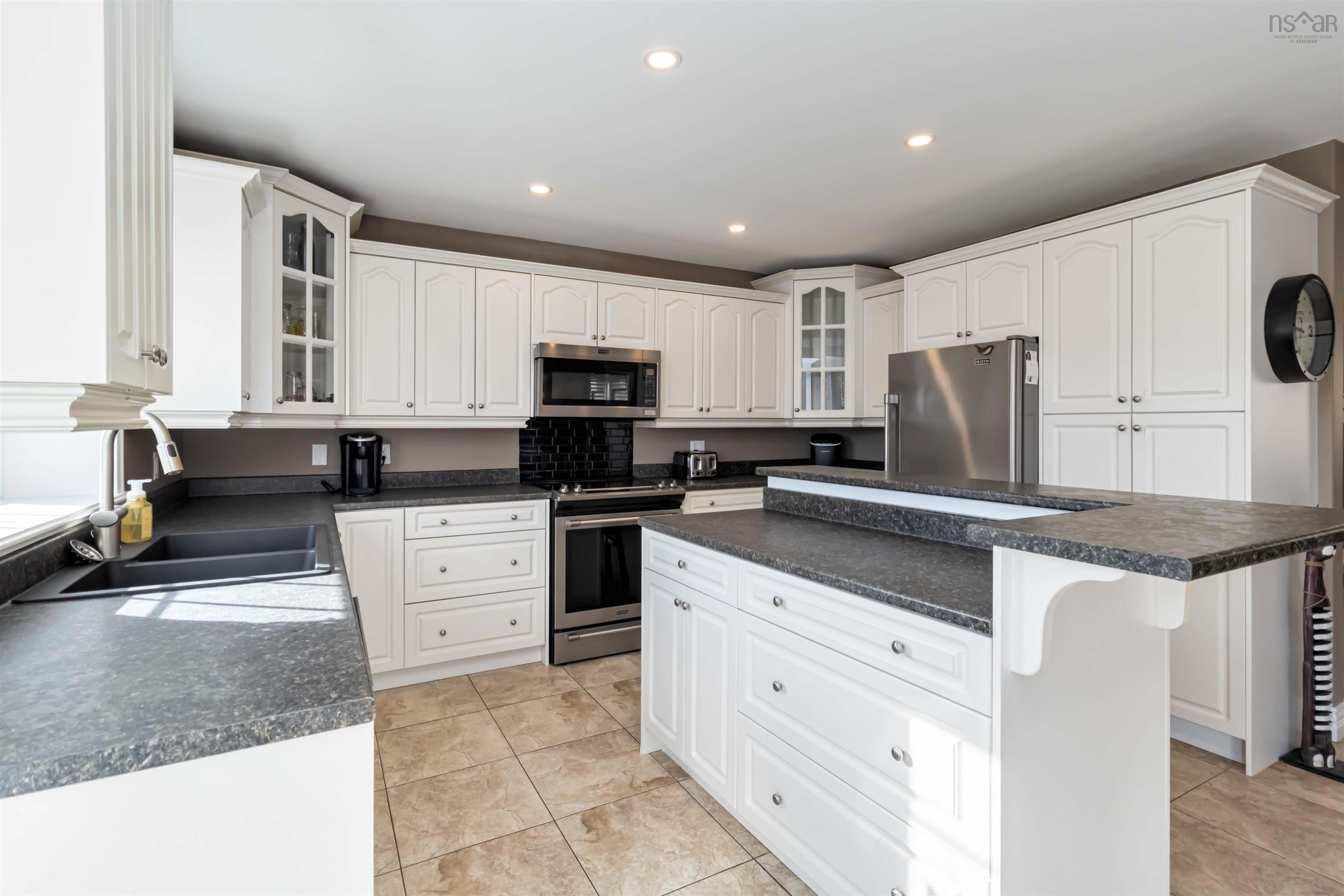 $699,900.00: 74 Deerhurst Lane, Beaver Bank