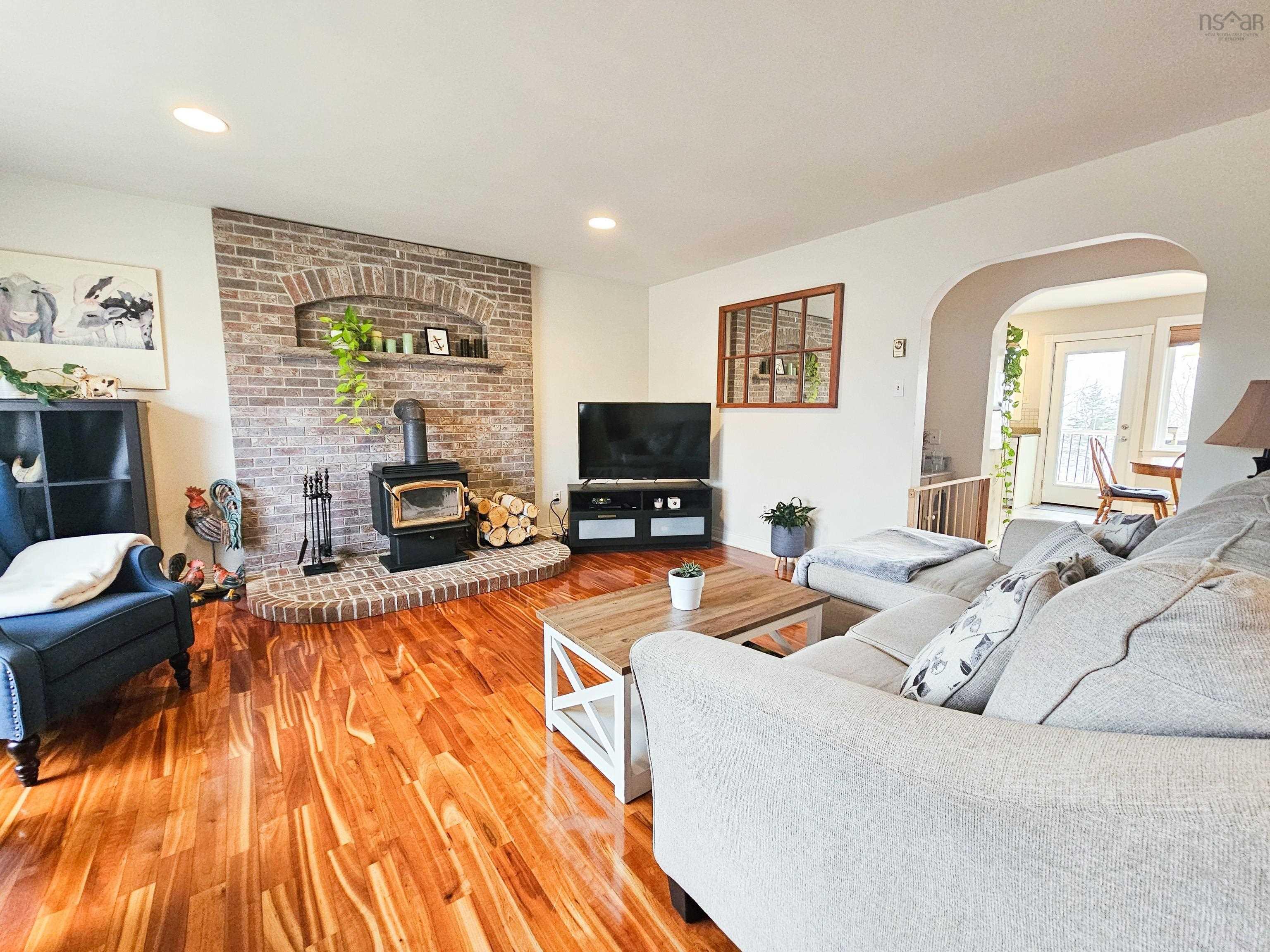 $450,000.00: 24 Carriage Lane, Lower Truro