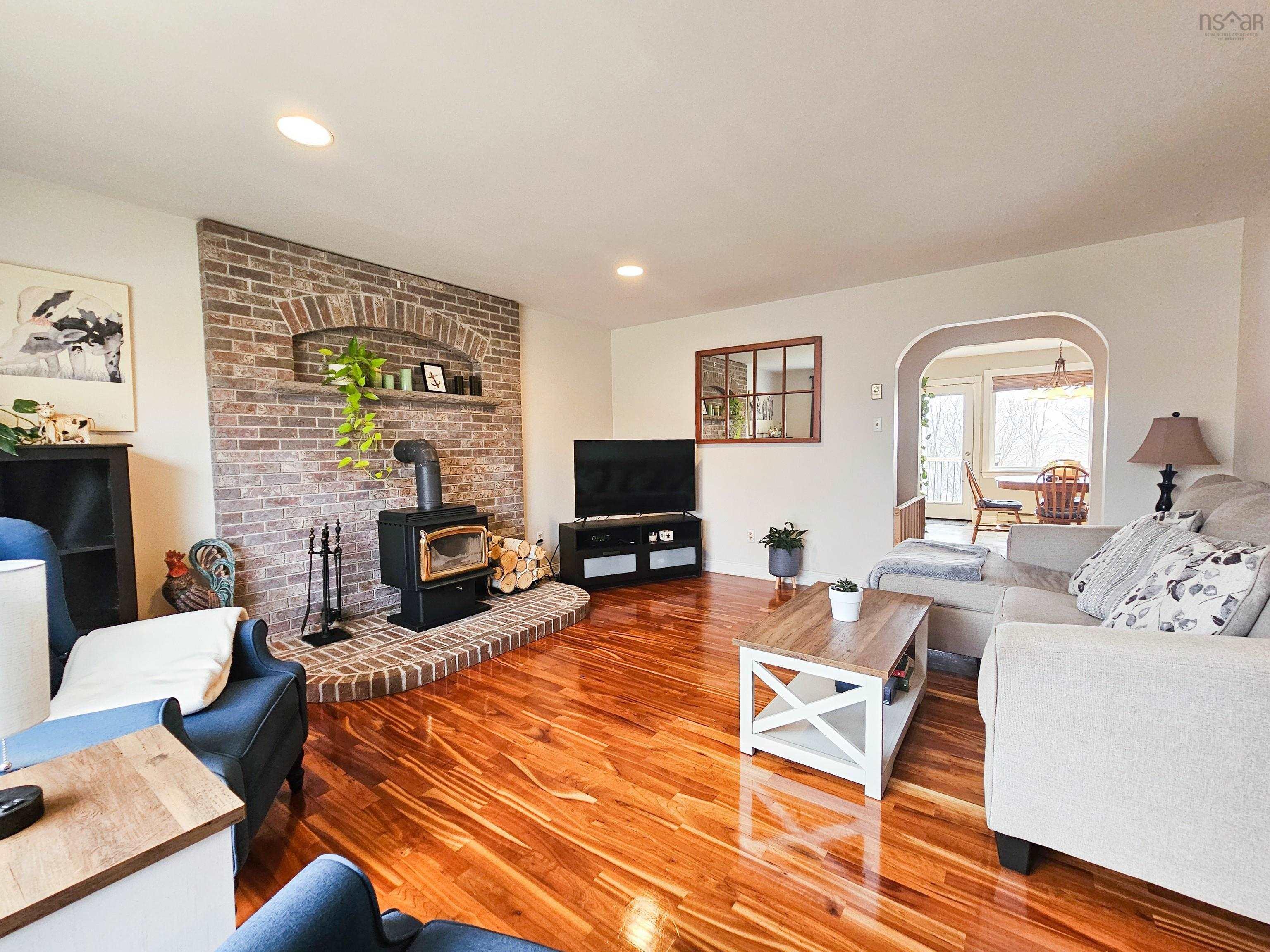 $450,000.00: 24 Carriage Lane, Lower Truro