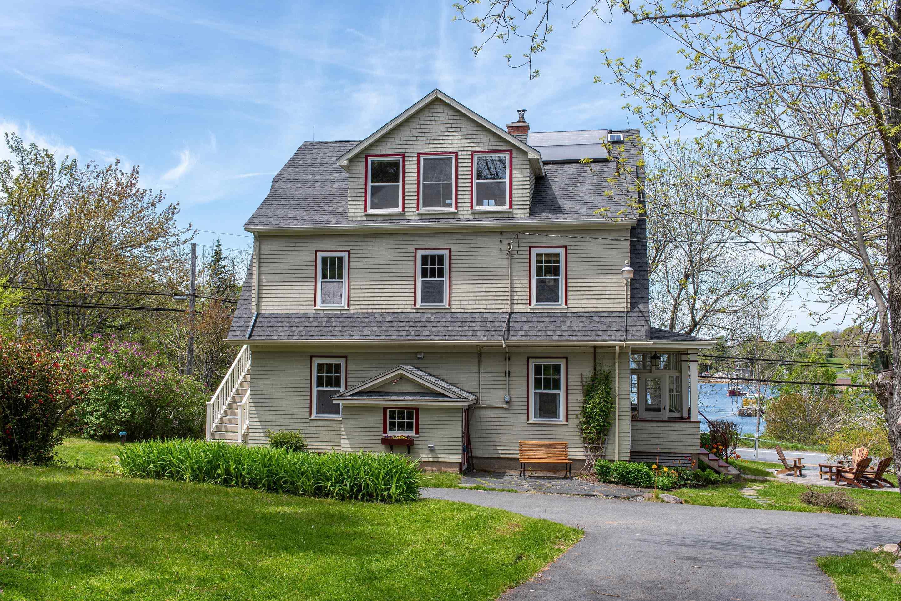 $799,900.00: 9957 Peggys Cove Road, Hackett