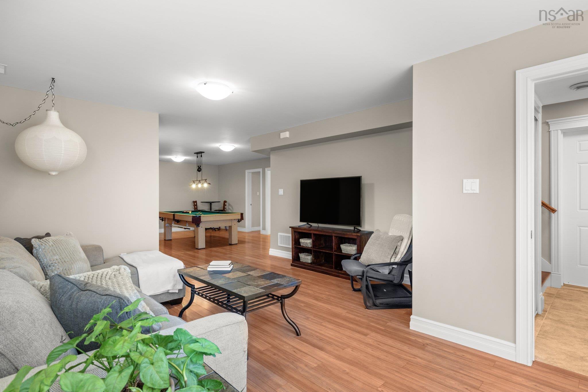 $699,900.00: 17 Douglas Drive, Bedford
