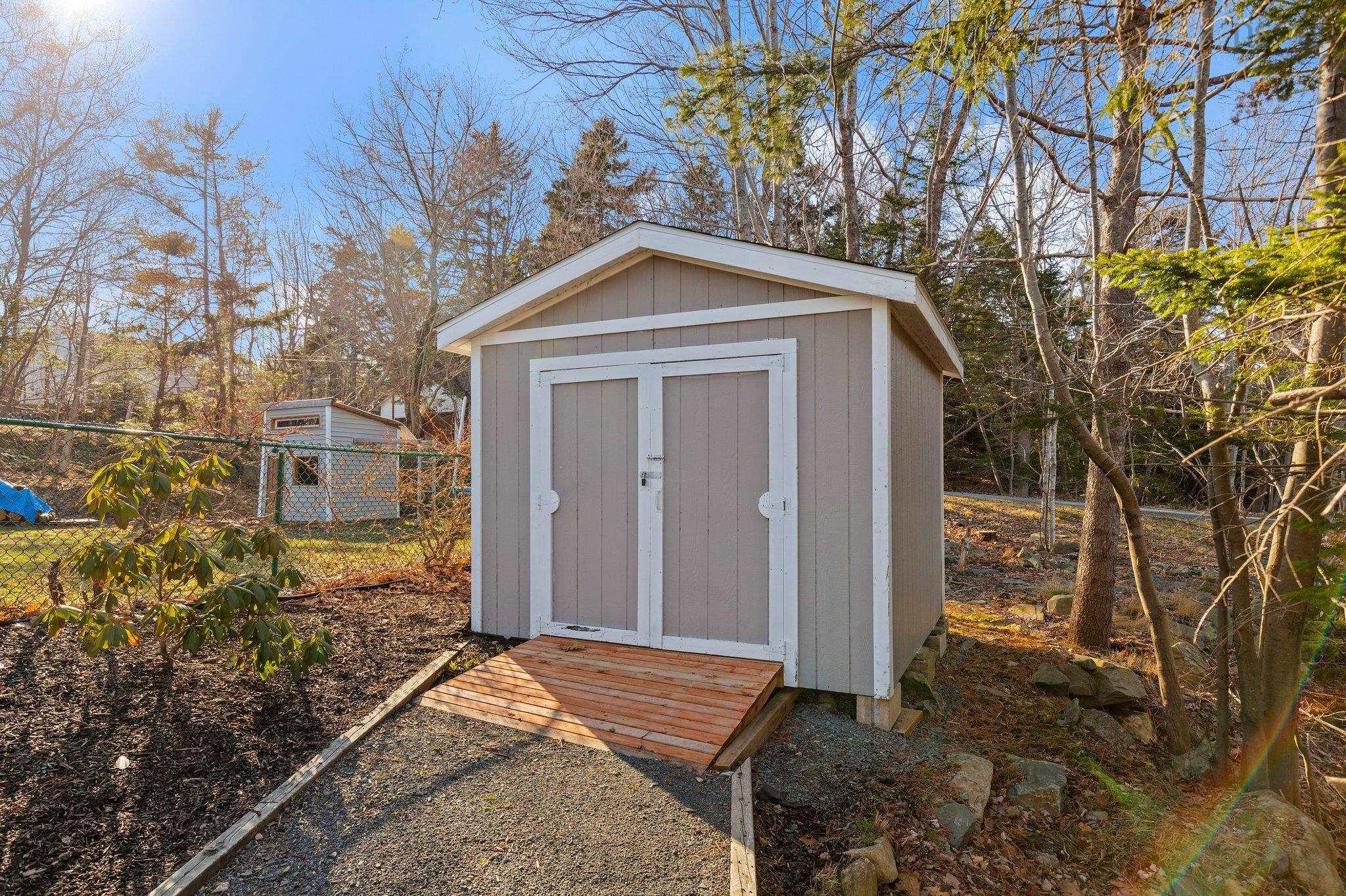 $699,900.00: 17 Douglas Drive, Bedford