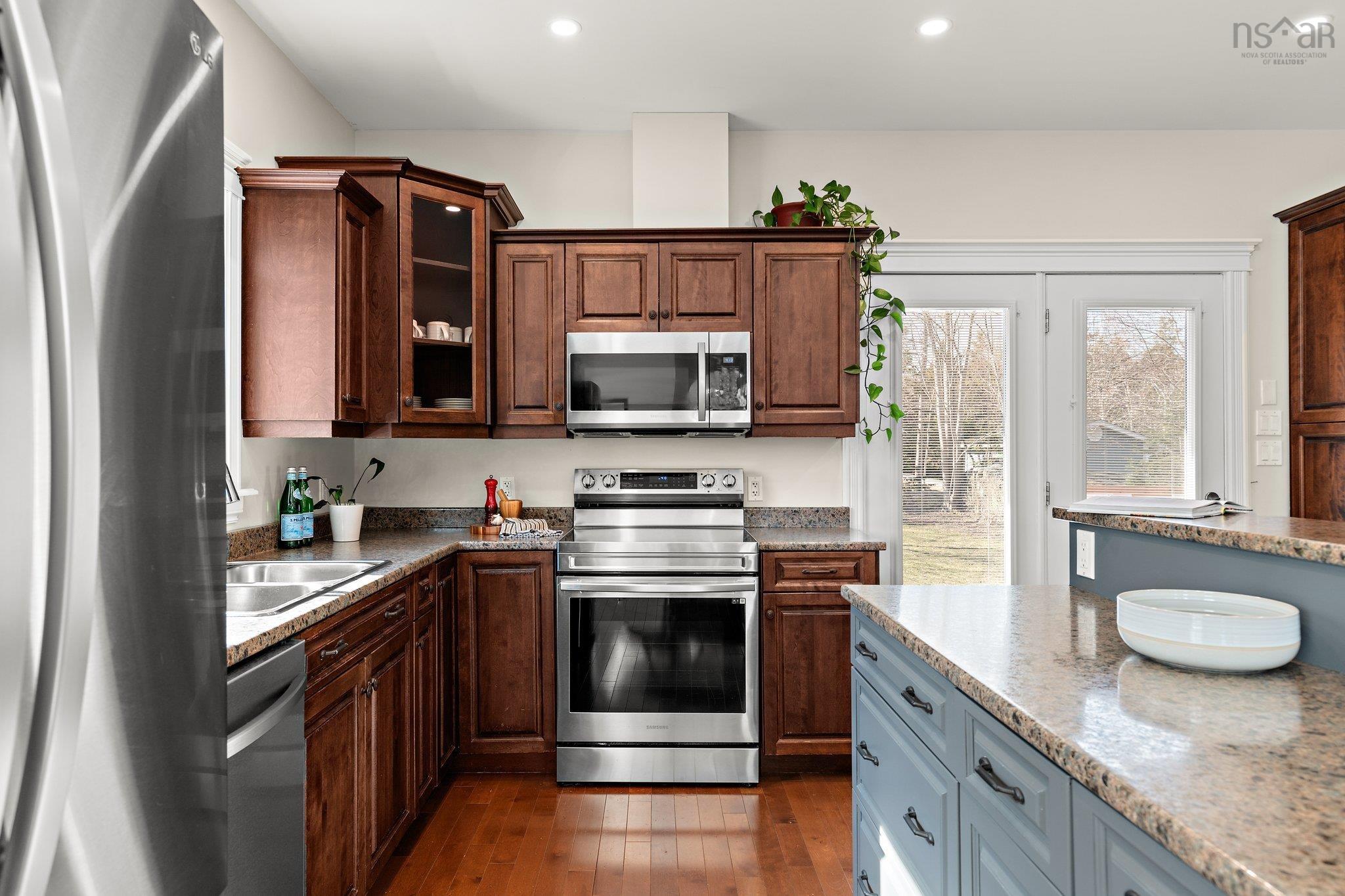 $699,900.00: 17 Douglas Drive, Bedford
