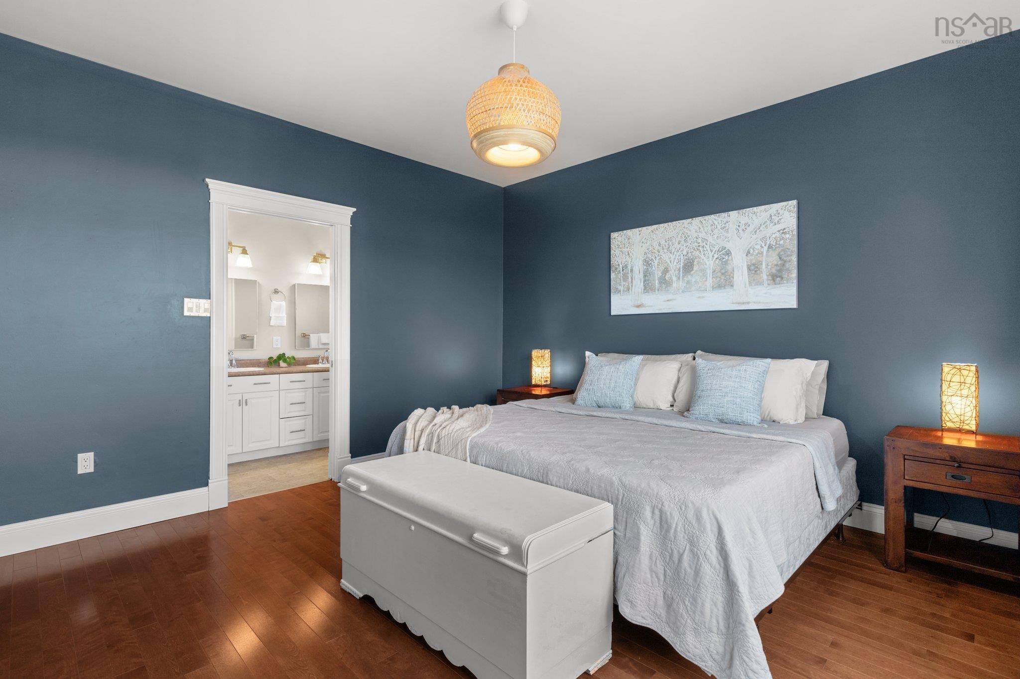 $699,900.00: 17 Douglas Drive, Bedford