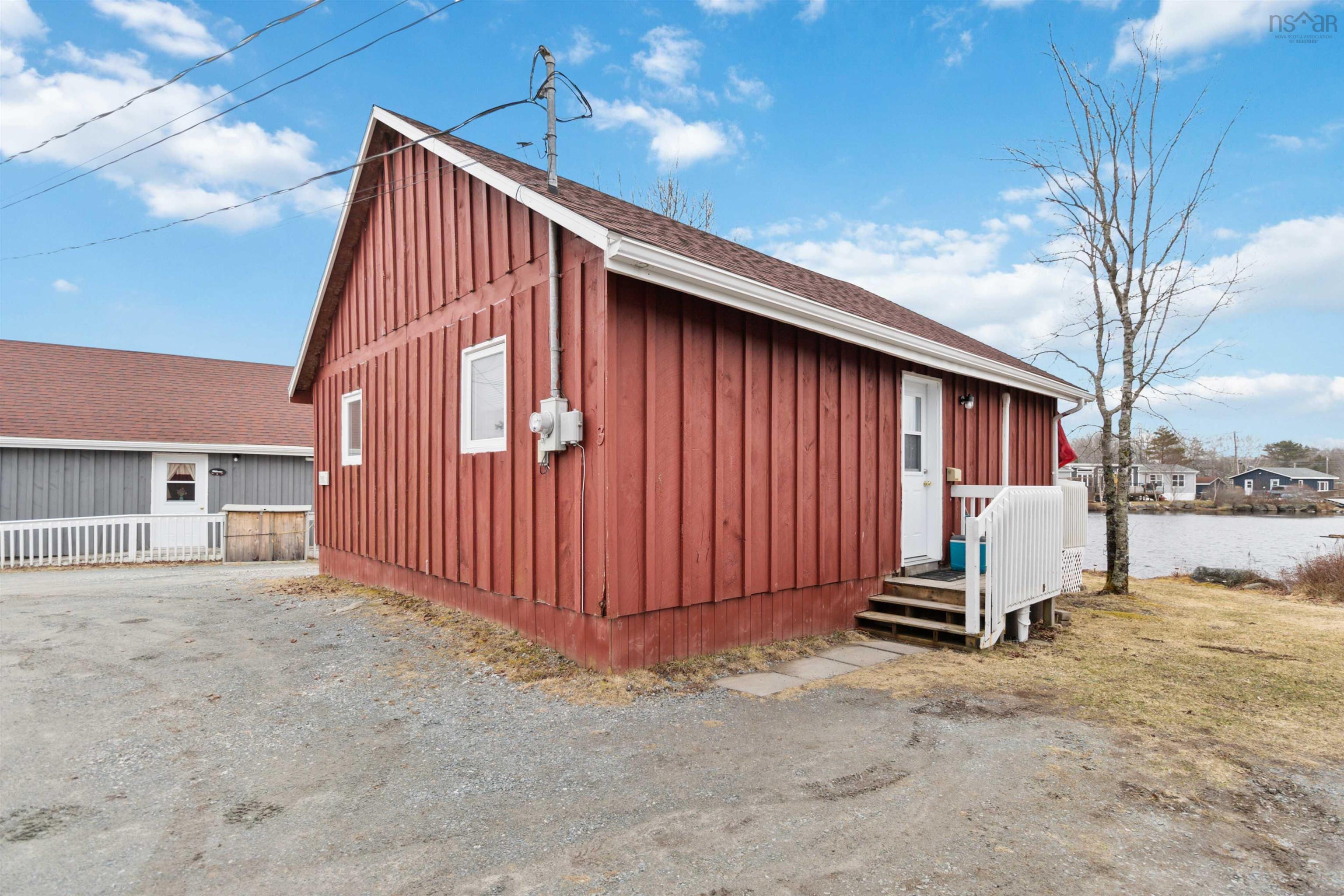 $749,900.00: 3288 Highway 3, Lydgate