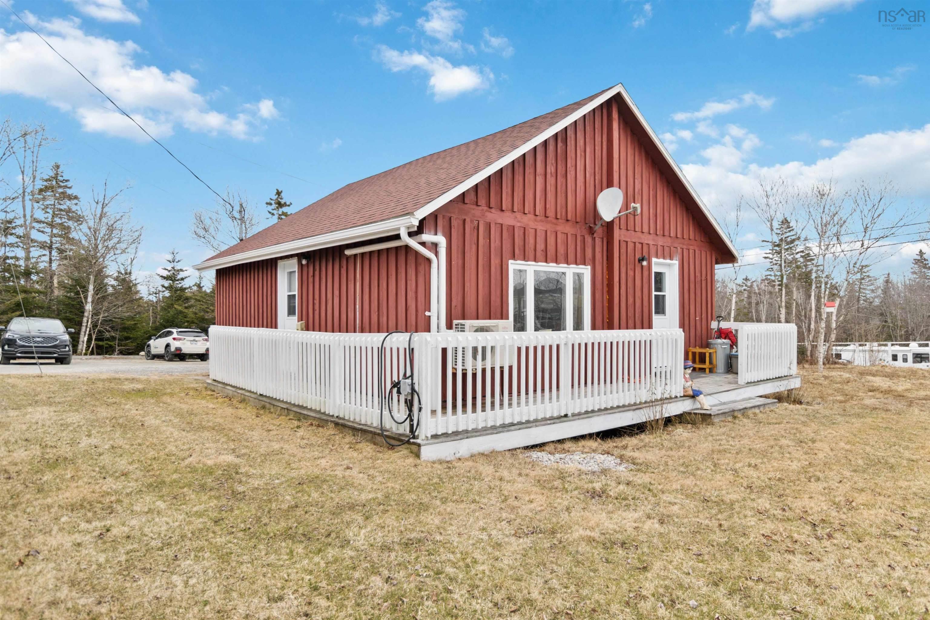 $749,900.00: 3288 Highway 3, Lydgate