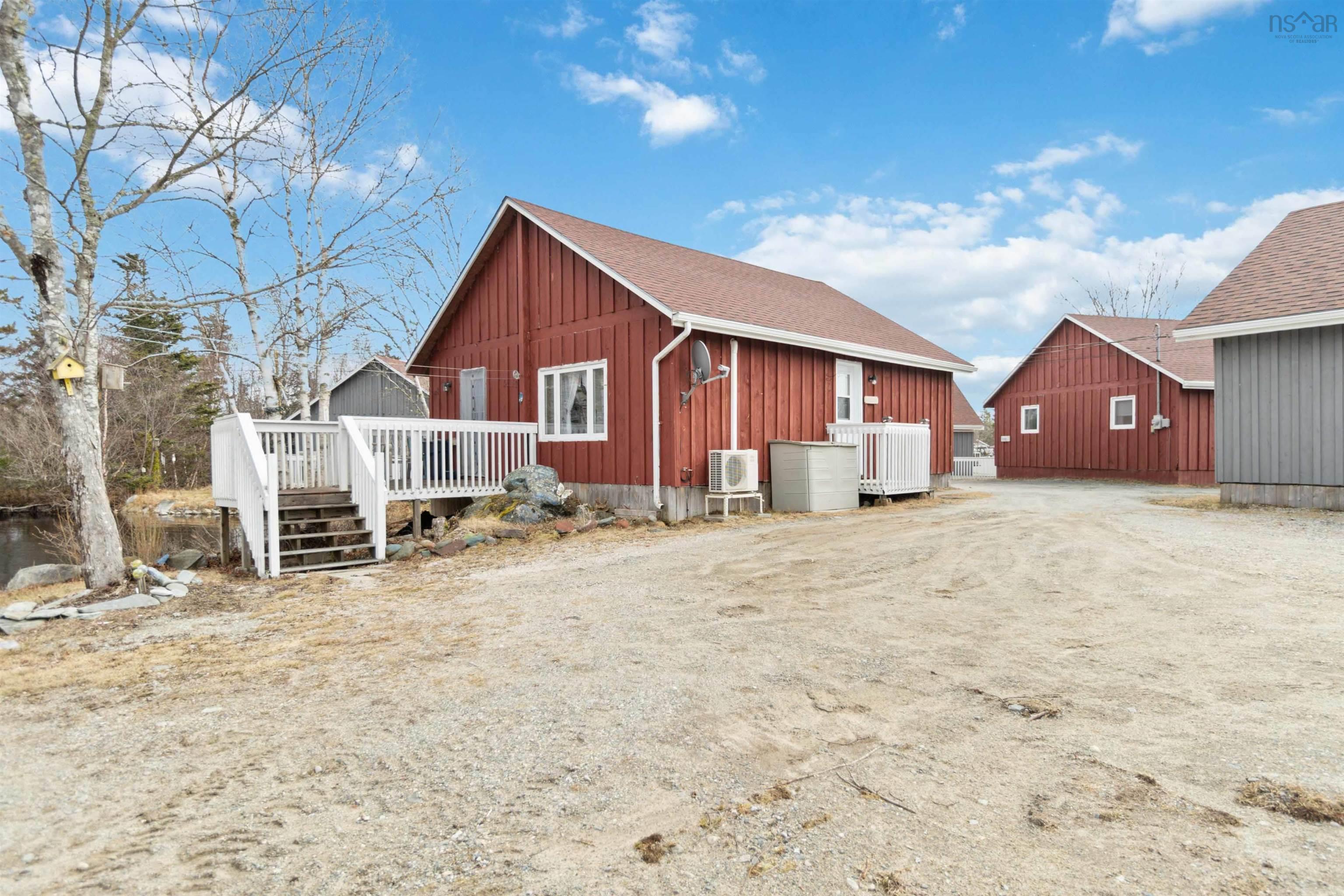 $749,900.00: 3288 Highway 3, Lydgate