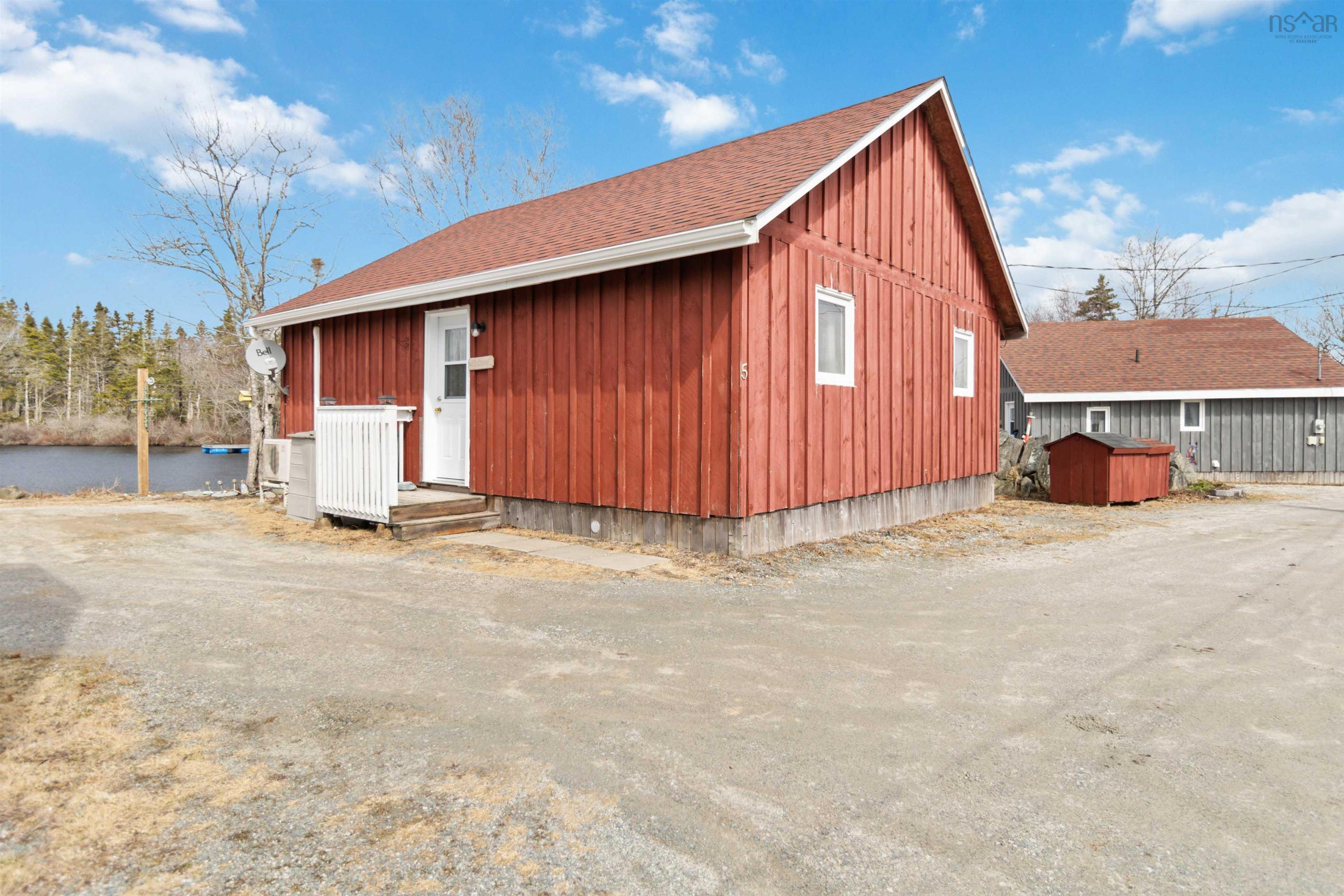 $749,900.00: 3288 Highway 3, Lydgate